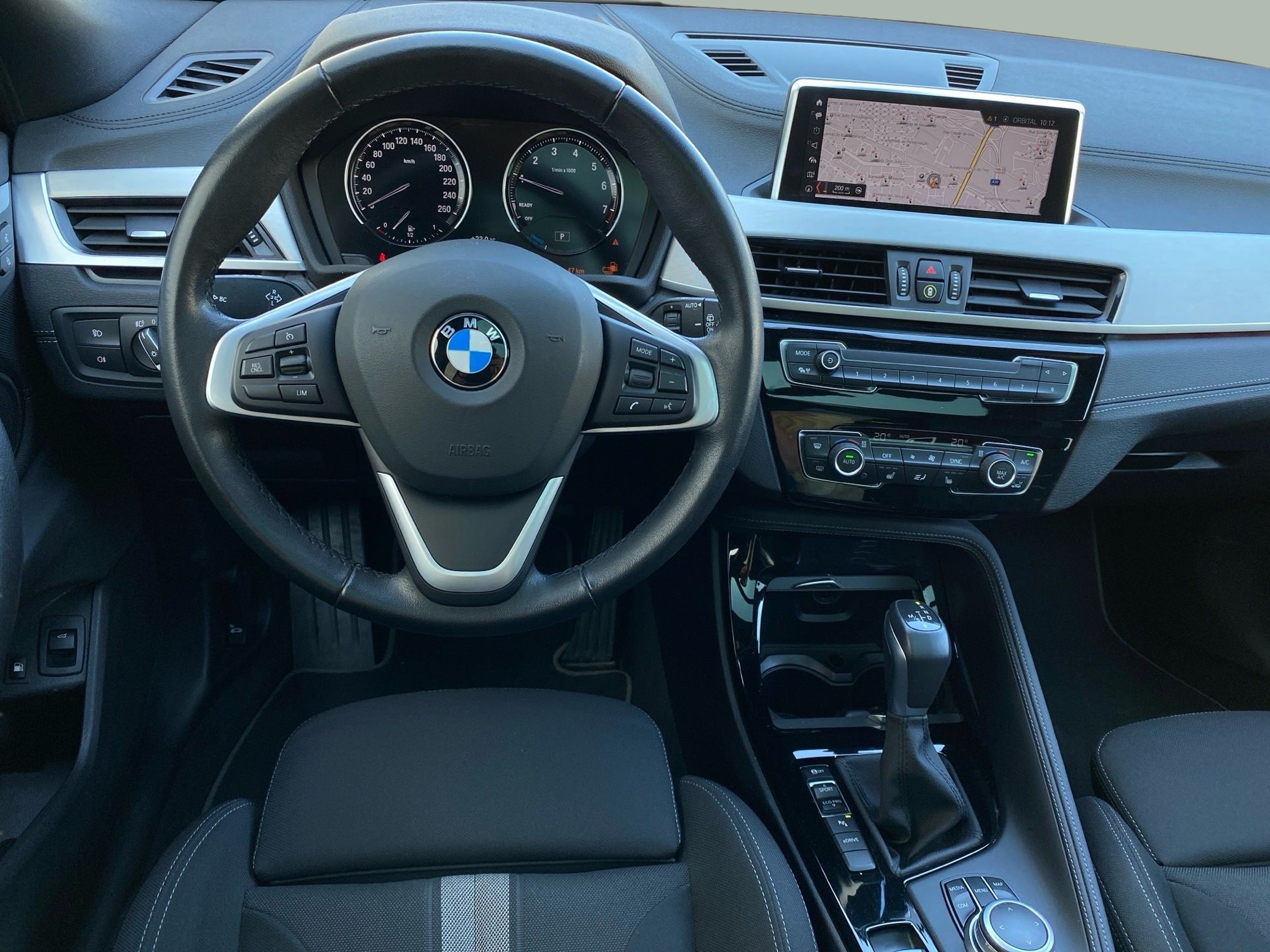 BMW X2 xDrive25e color Gris. Año 2020. 162KW(220CV). Elétrico / Gasolina Híbrido. En concesionario Caetano Baviera Lisboa de Lisboa