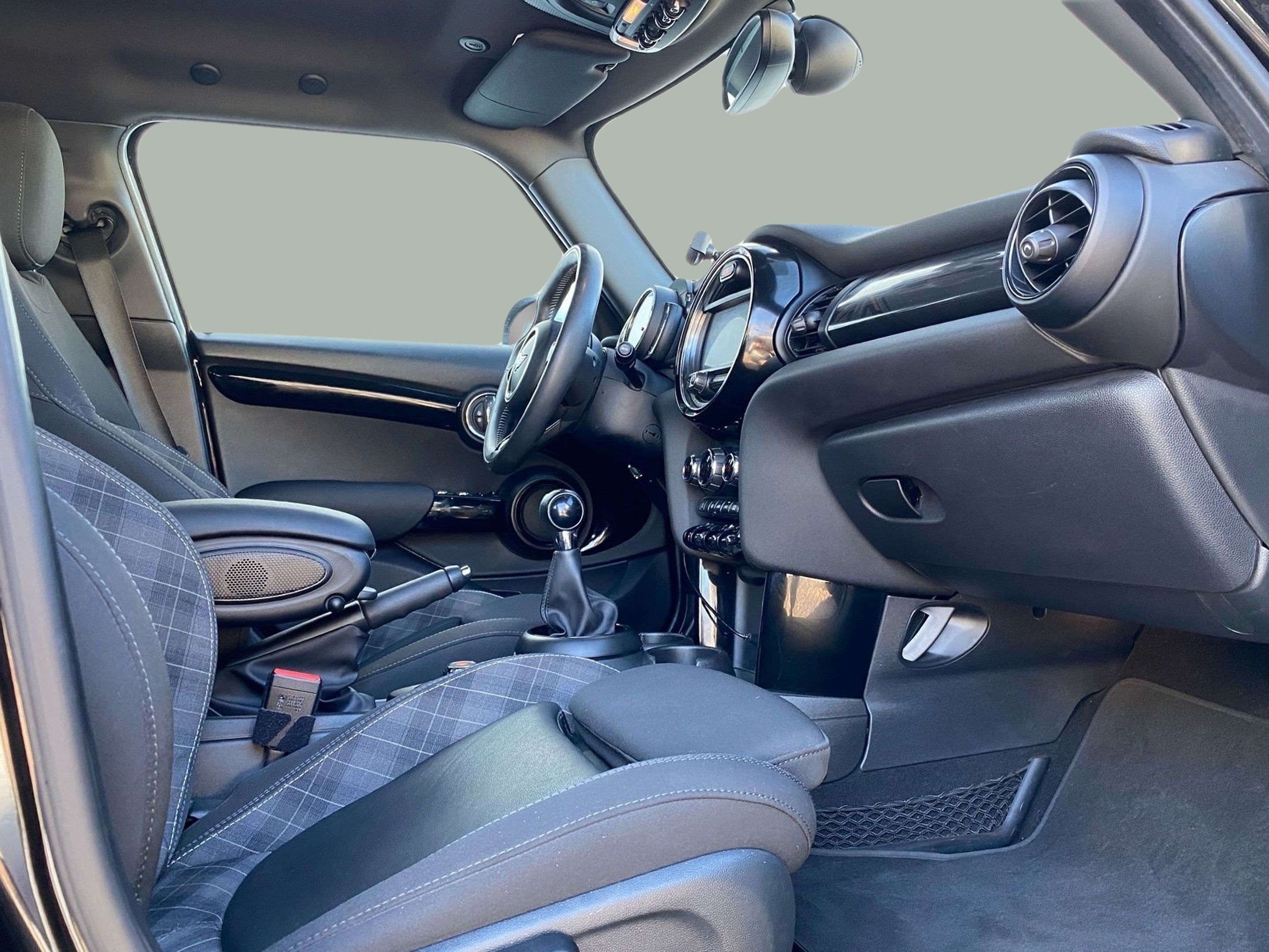 fotoG 6 del MINI MINI 5 Portas Cooper 100 kW (136 CV) 136cv Gasolina de 2018 em Vila Nova de Gaia