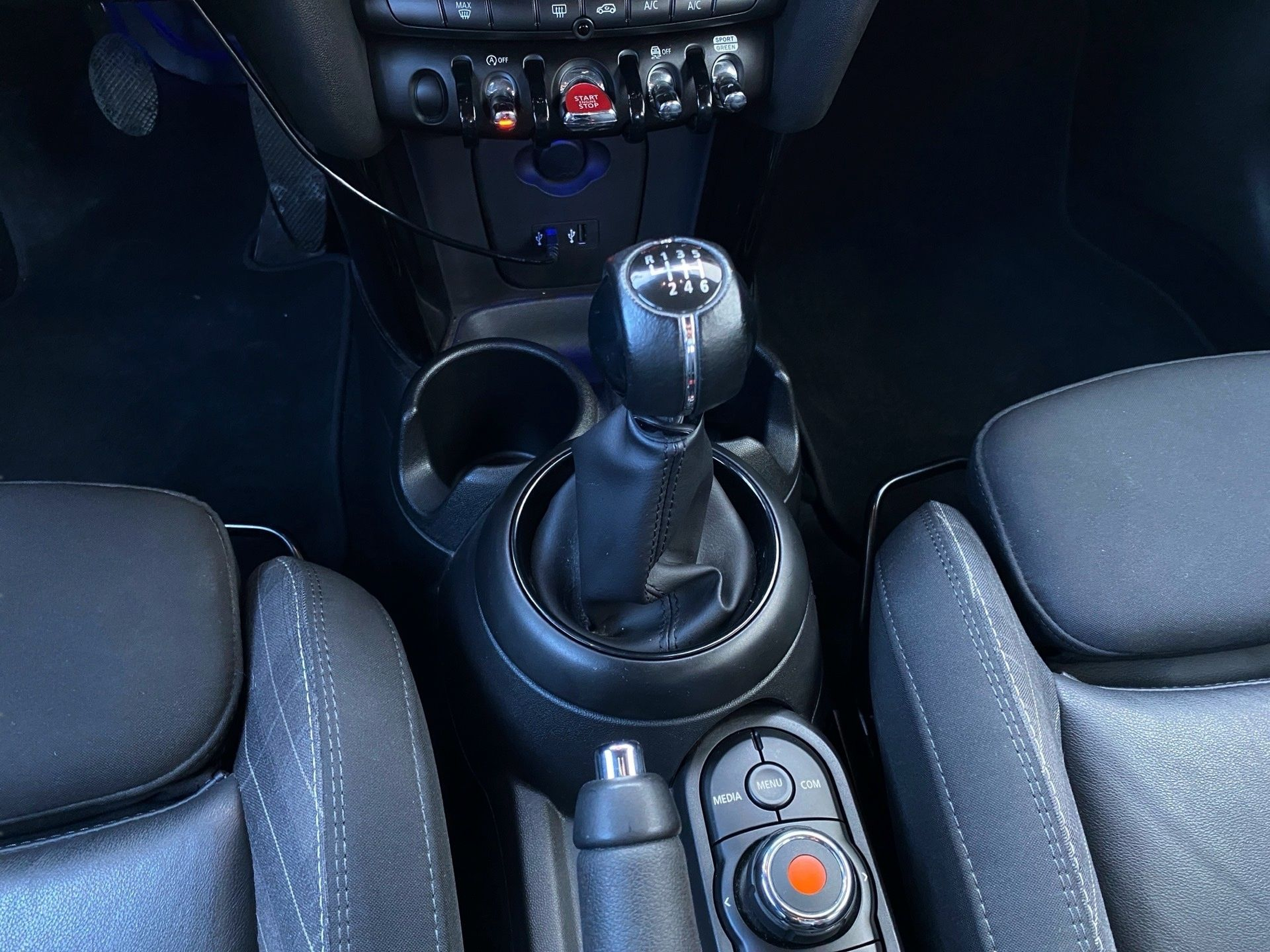 fotoG 13 del MINI MINI 5 Portas Cooper 100 kW (136 CV) 136cv Gasolina de 2018 em Vila Nova de Gaia