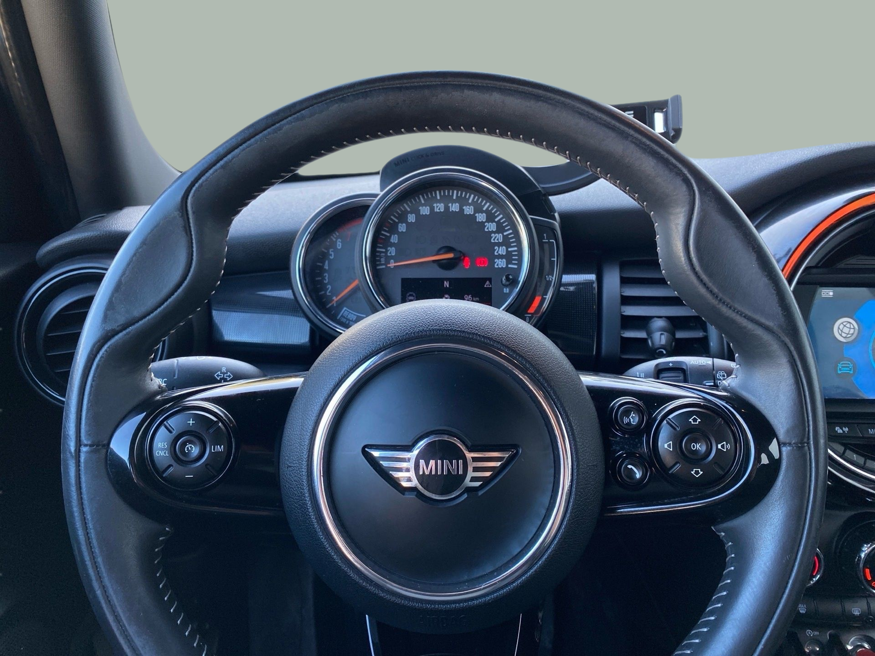 fotoG 11 del MINI MINI 5 Portas Cooper 100 kW (136 CV) 136cv Gasolina de 2018 em Vila Nova de Gaia