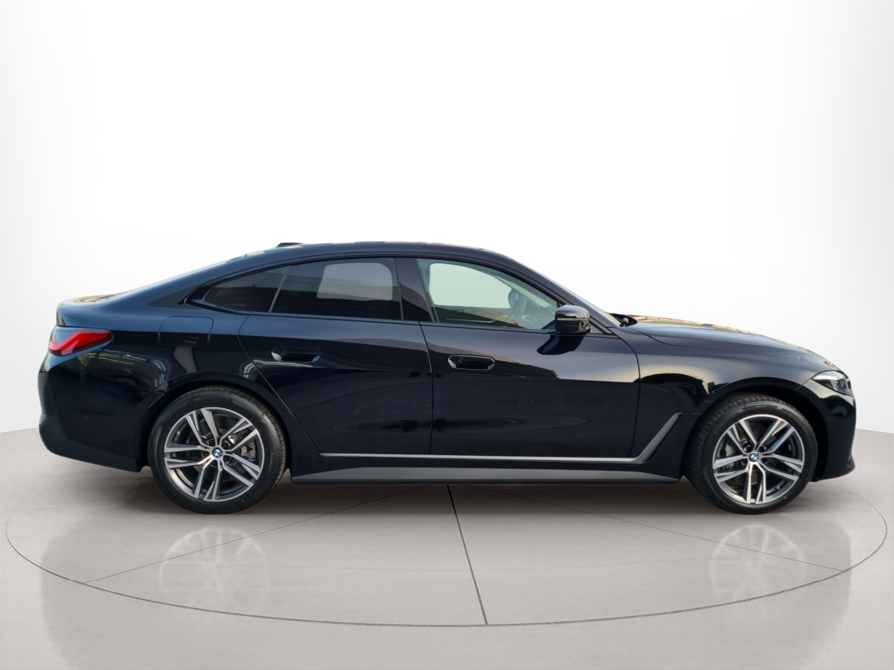 BMW i4 i4 eDrive40 color Negro. Año 2025. 250KW(340CV). Elétrico. En concesionario Caetano Baviera Aveiro de Aveiro