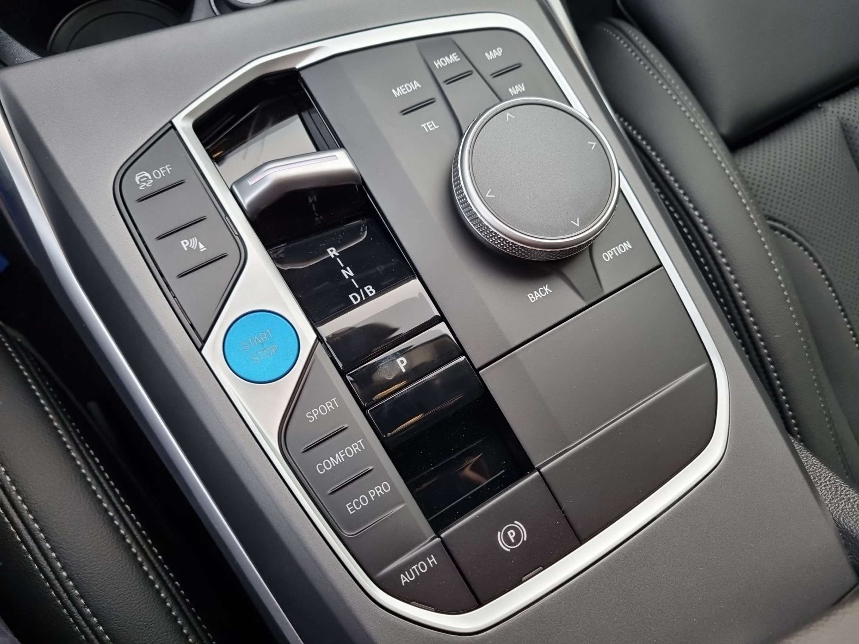 BMW i4 i4 eDrive40 color Negro. Año 2025. 250KW(340CV). Elétrico. En concesionario Caetano Baviera Aveiro de Aveiro