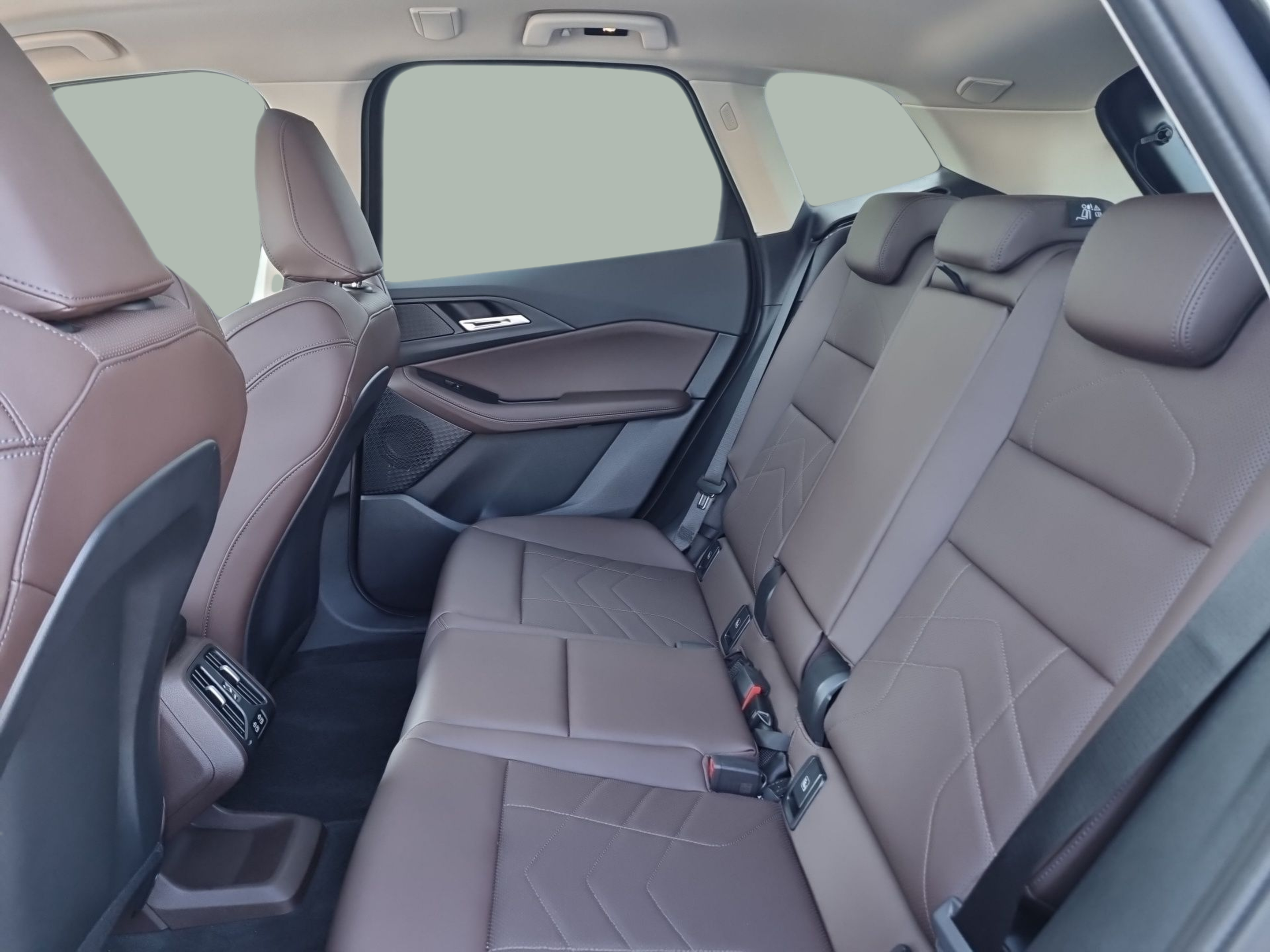 BMW Série 2 225xe Active Tourer color Negro. Año 2025. 180KW(245CV). Elétrico / Gasolina Híbrido. En concesionario Caetano Baviera Santa Maria da Feira de Santa Maria da Feira