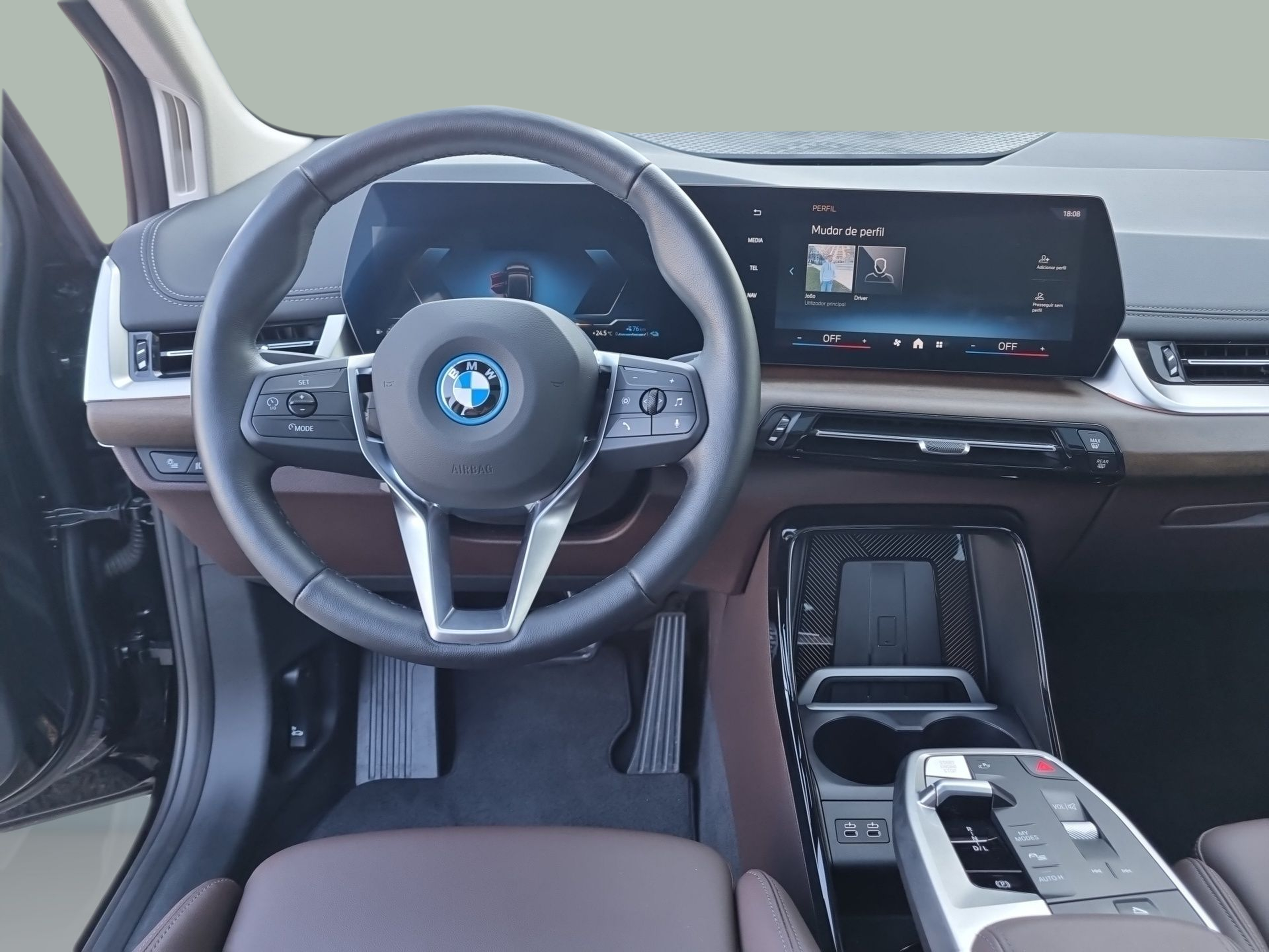 BMW Série 2 225xe Active Tourer color Negro. Año 2025. 180KW(245CV). Elétrico / Gasolina Híbrido. En concesionario Caetano Baviera Santa Maria da Feira de Santa Maria da Feira