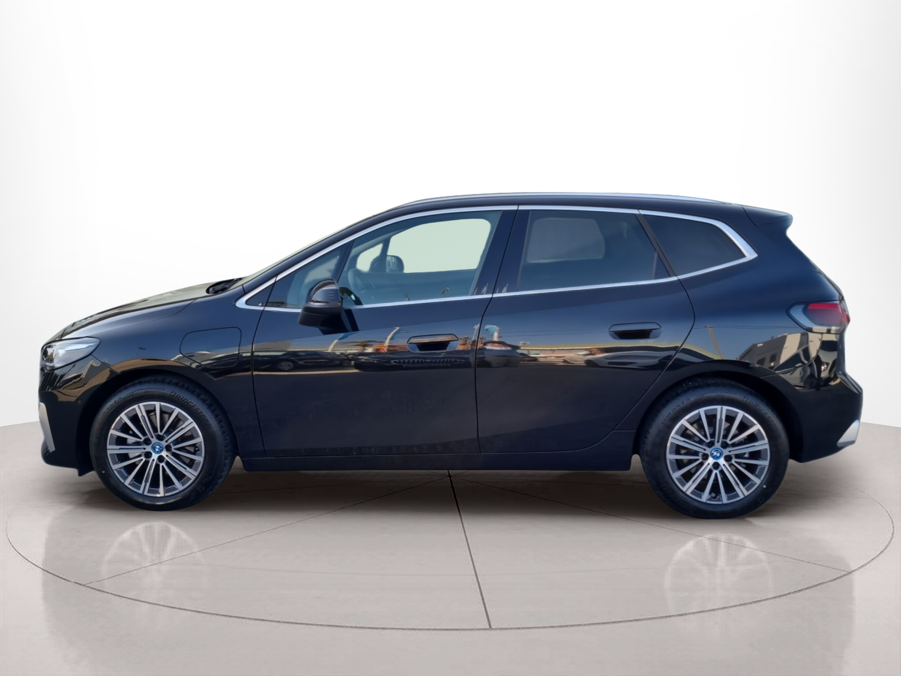 Fotos de BMW Série 2 225xe Active Tourer color Negro. Año 2025. 180KW(245CV). Elétrico / Gasolina Híbrido. En concesionario Caetano Baviera Santa Maria da Feira de Santa Maria da Feira