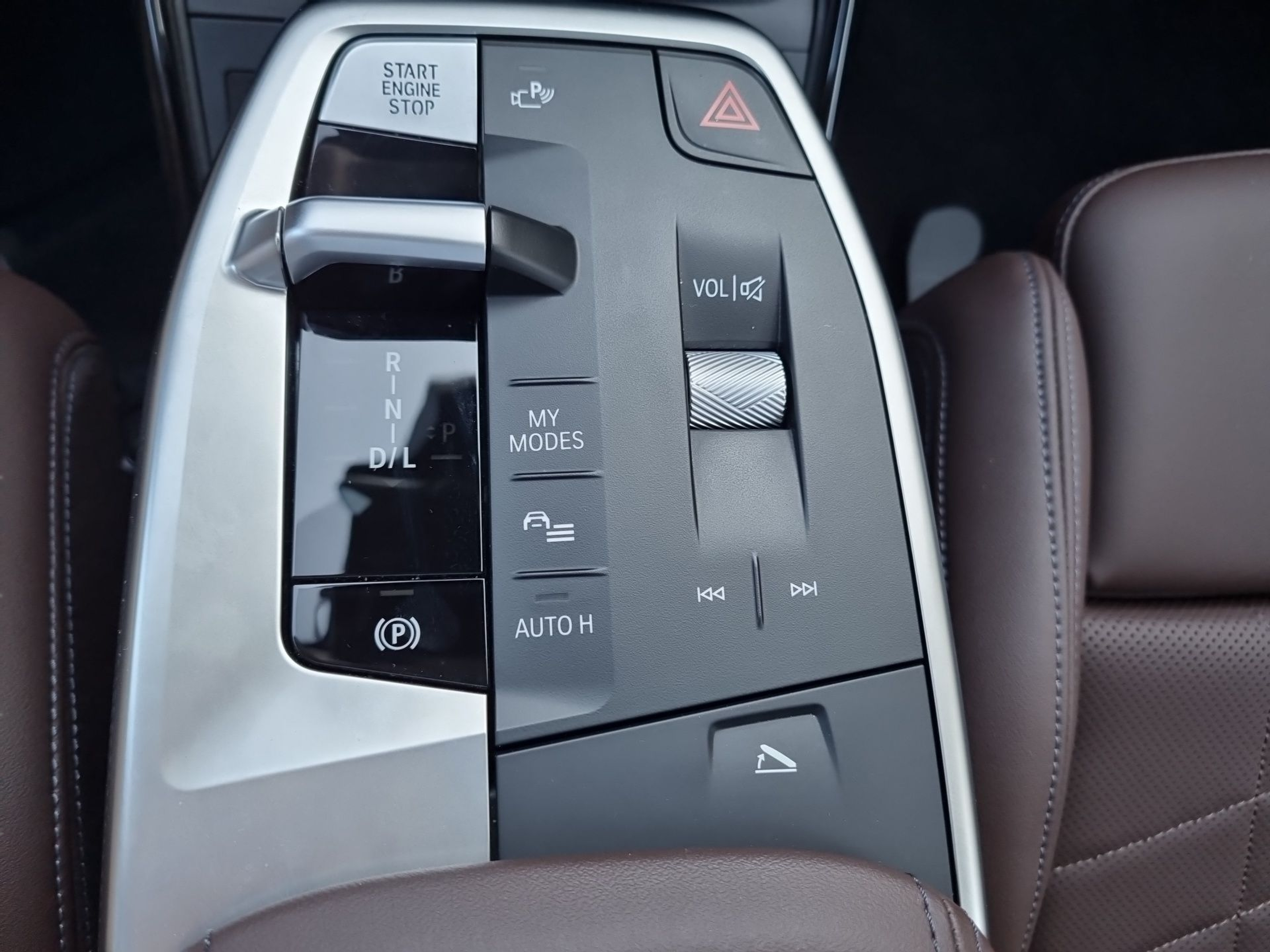BMW Série 2 225xe Active Tourer color Negro. Año 2025. 180KW(245CV). Elétrico / Gasolina Híbrido. En concesionario Caetano Baviera Santa Maria da Feira de Santa Maria da Feira
