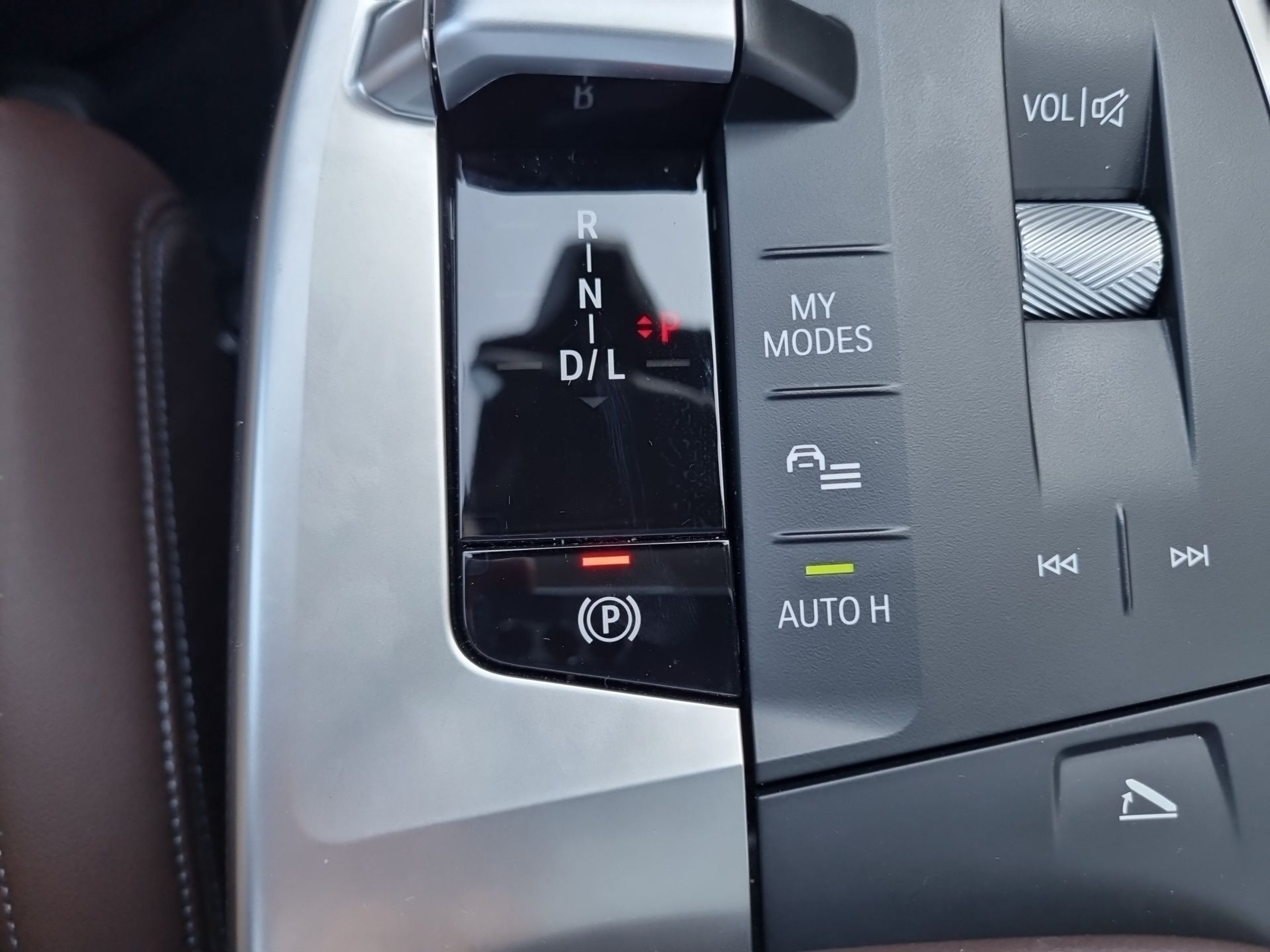 BMW Série 2 225xe Active Tourer color Negro. Año 2025. 180KW(245CV). Elétrico / Gasolina Híbrido. En concesionario Caetano Baviera Santa Maria da Feira de Santa Maria da Feira