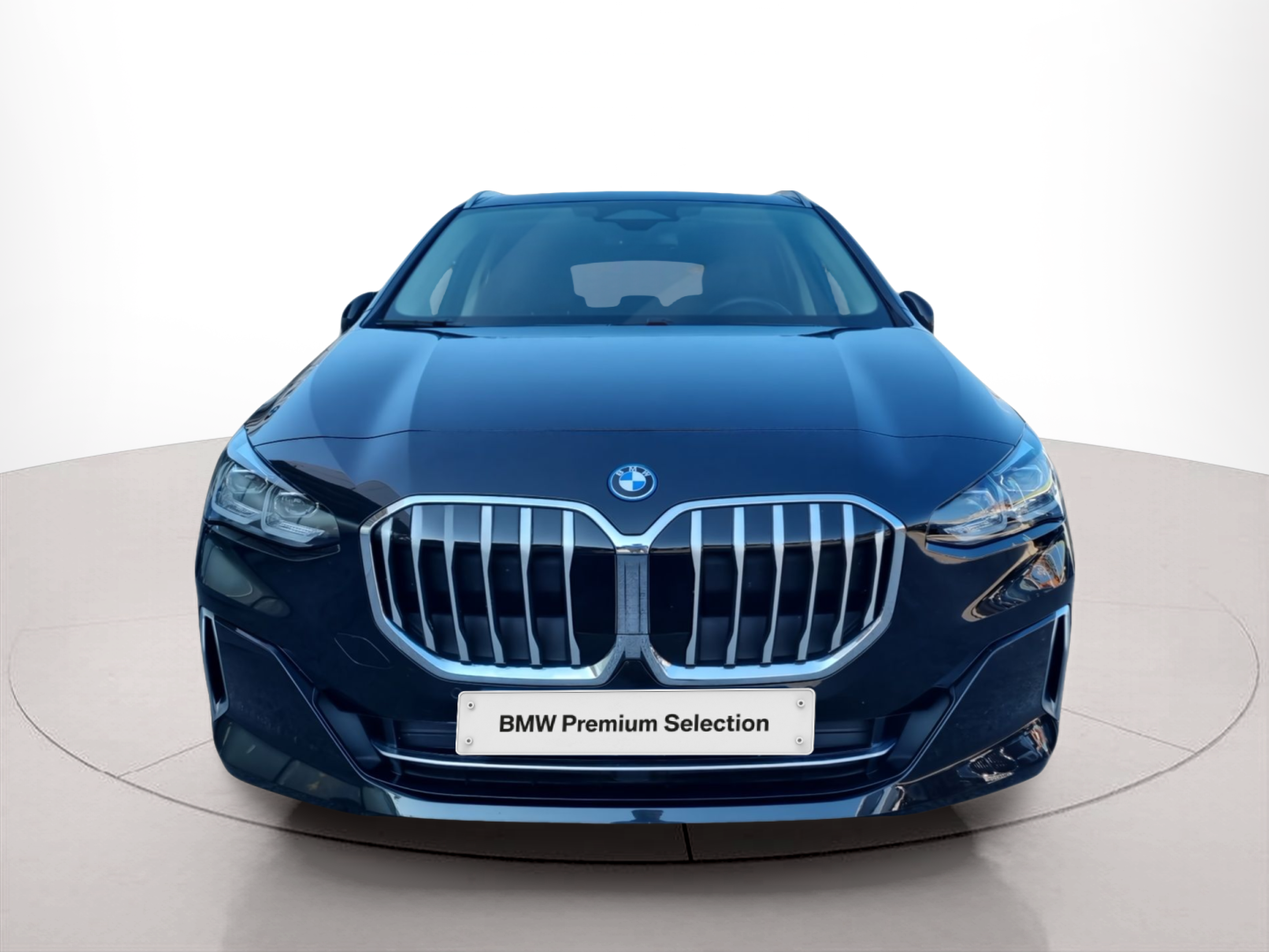 Fotos de BMW Série 2 225xe Active Tourer color Negro. Año 2025. 180KW(245CV). Elétrico / Gasolina Híbrido. En concesionario Caetano Baviera Santa Maria da Feira de Santa Maria da Feira