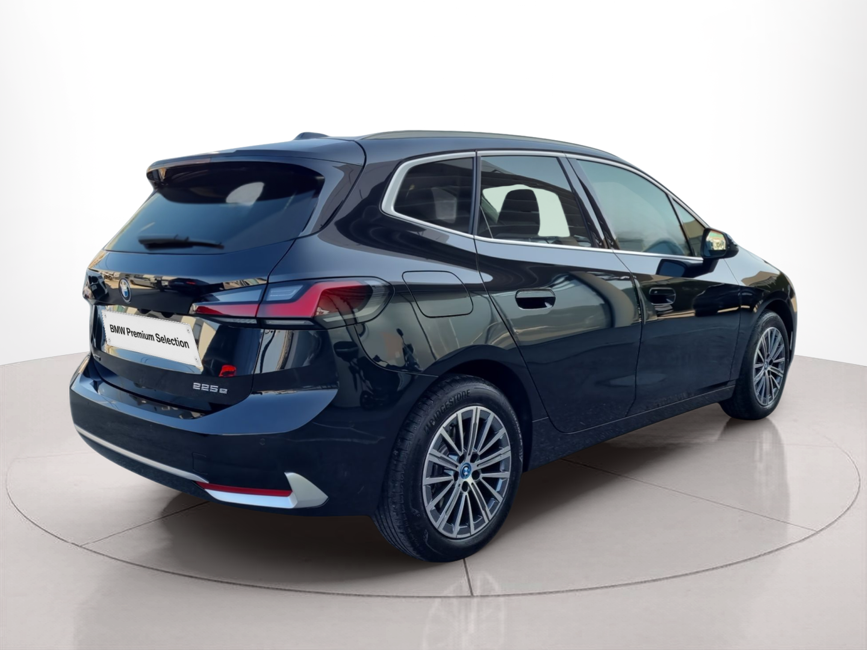 BMW Série 2 225xe Active Tourer color Negro. Año 2025. 180KW(245CV). Elétrico / Gasolina Híbrido. En concesionario Caetano Baviera Santa Maria da Feira de Santa Maria da Feira