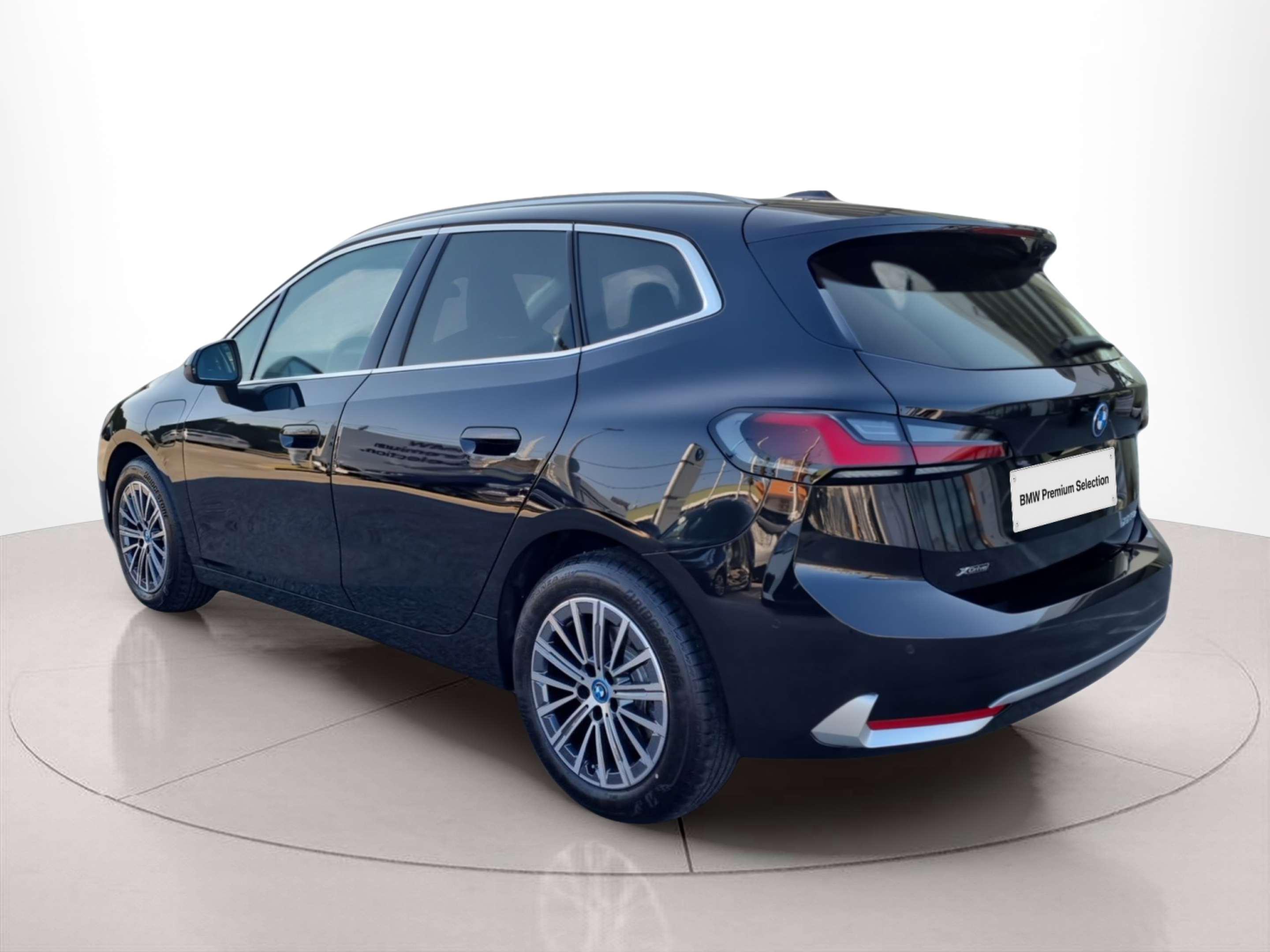 BMW Série 2 225xe Active Tourer color Negro. Año 2025. 180KW(245CV). Elétrico / Gasolina Híbrido. En concesionario Caetano Baviera Santa Maria da Feira de Santa Maria da Feira