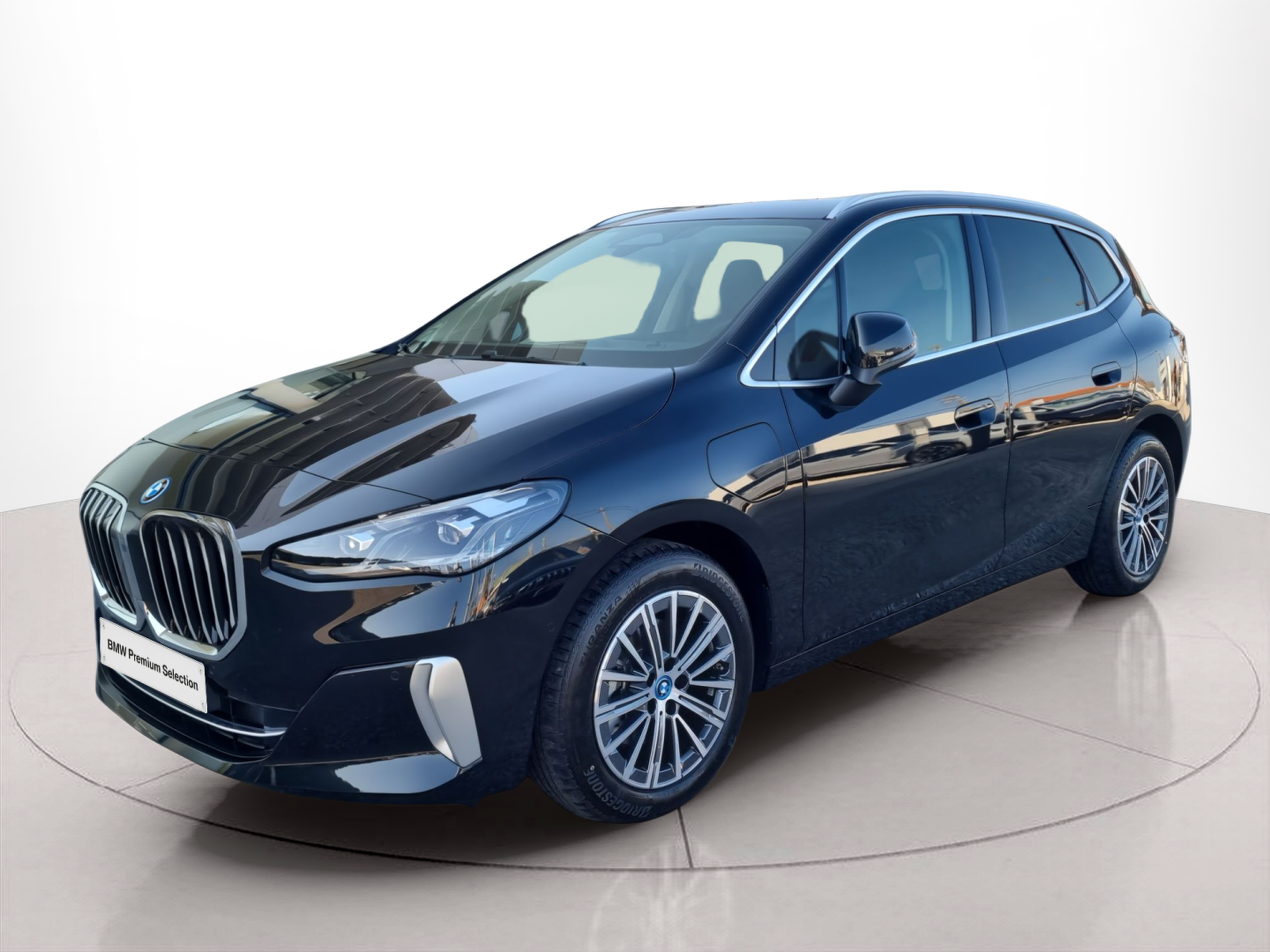 Fotos de BMW Série 2 225xe Active Tourer color Negro. Año 2025. 180KW(245CV). Elétrico / Gasolina Híbrido. En concesionario Caetano Baviera Santa Maria da Feira de Santa Maria da Feira