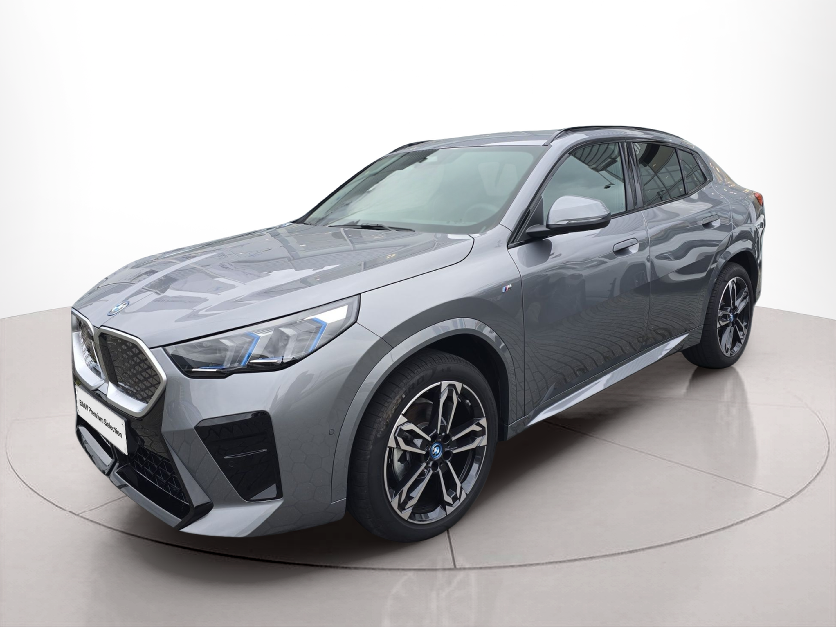 Fotos de BMW iX2 eDrive20 color Gris. Año 2025. 150KW(204CV). Elétrico. En concesionario Caetano Baviera Aveiro de Aveiro