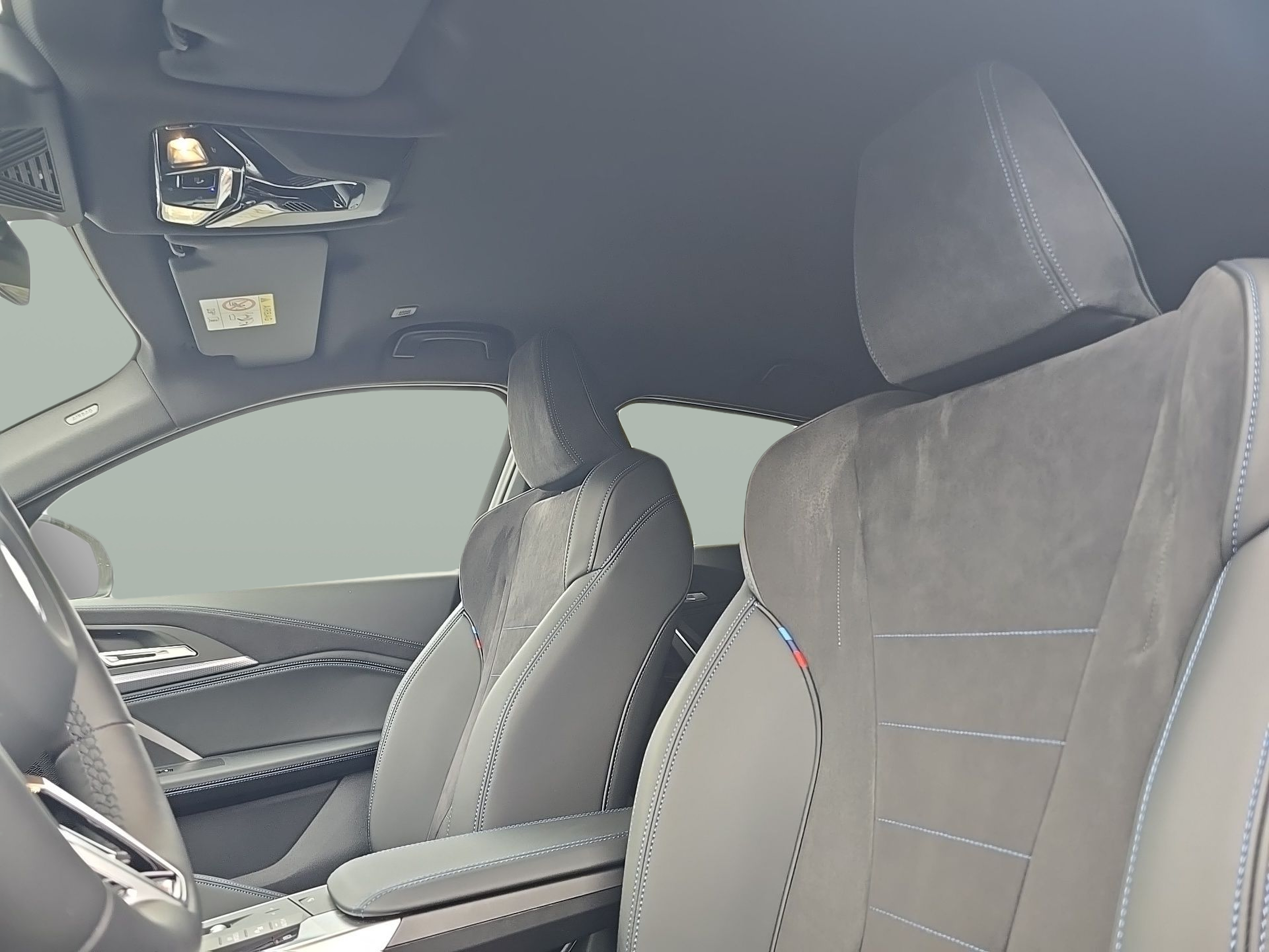 BMW iX2 eDrive20 color Gris. Año 2025. 150KW(204CV). Elétrico. En concesionario Caetano Baviera Aveiro de Aveiro