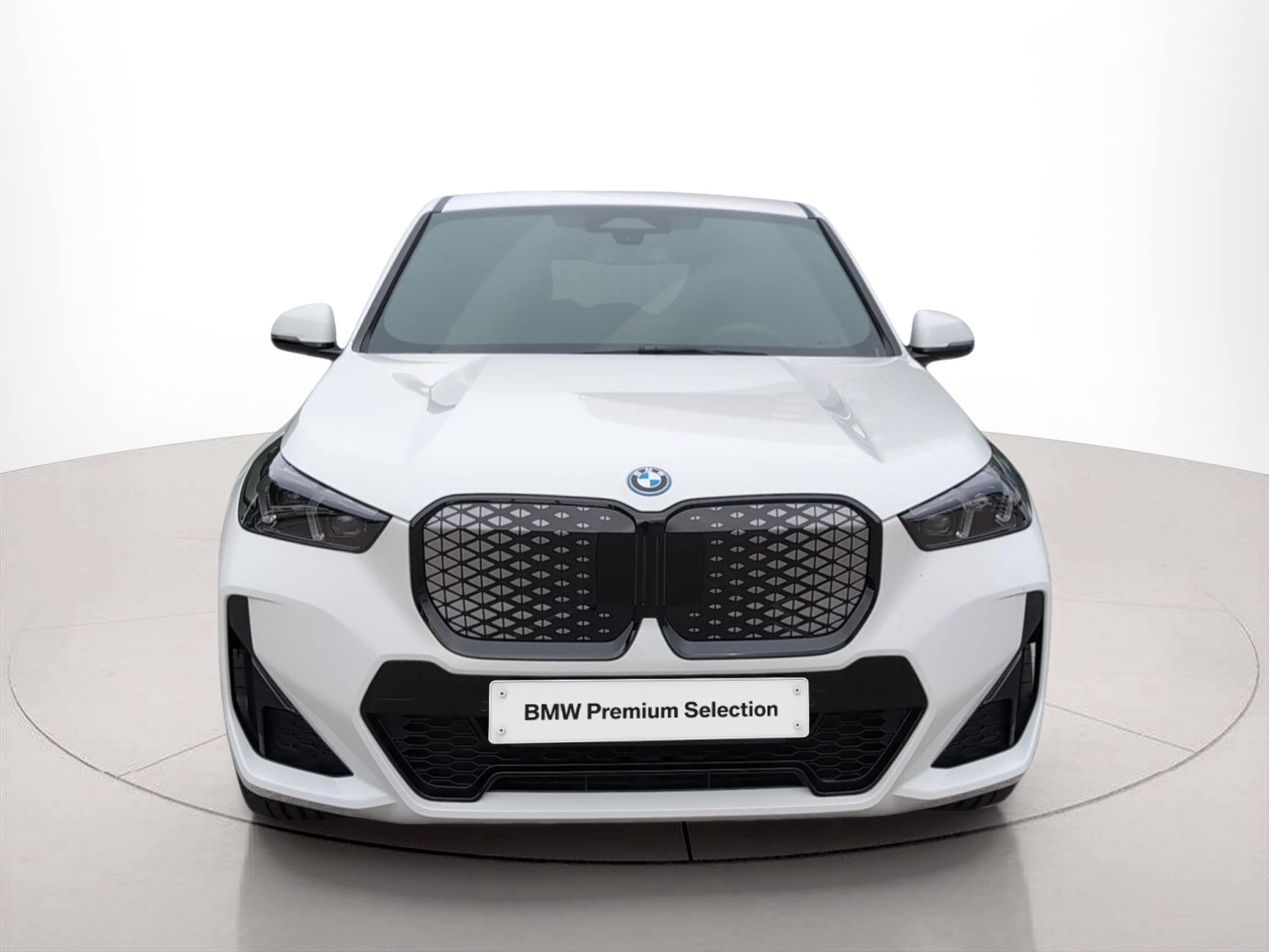Fotos de BMW iX1 xDrive30 color Blanco. Año 2025. 230KW(313CV). Elétrico. En concesionario Caetano Baviera Santa Maria da Feira de Santa Maria da Feira