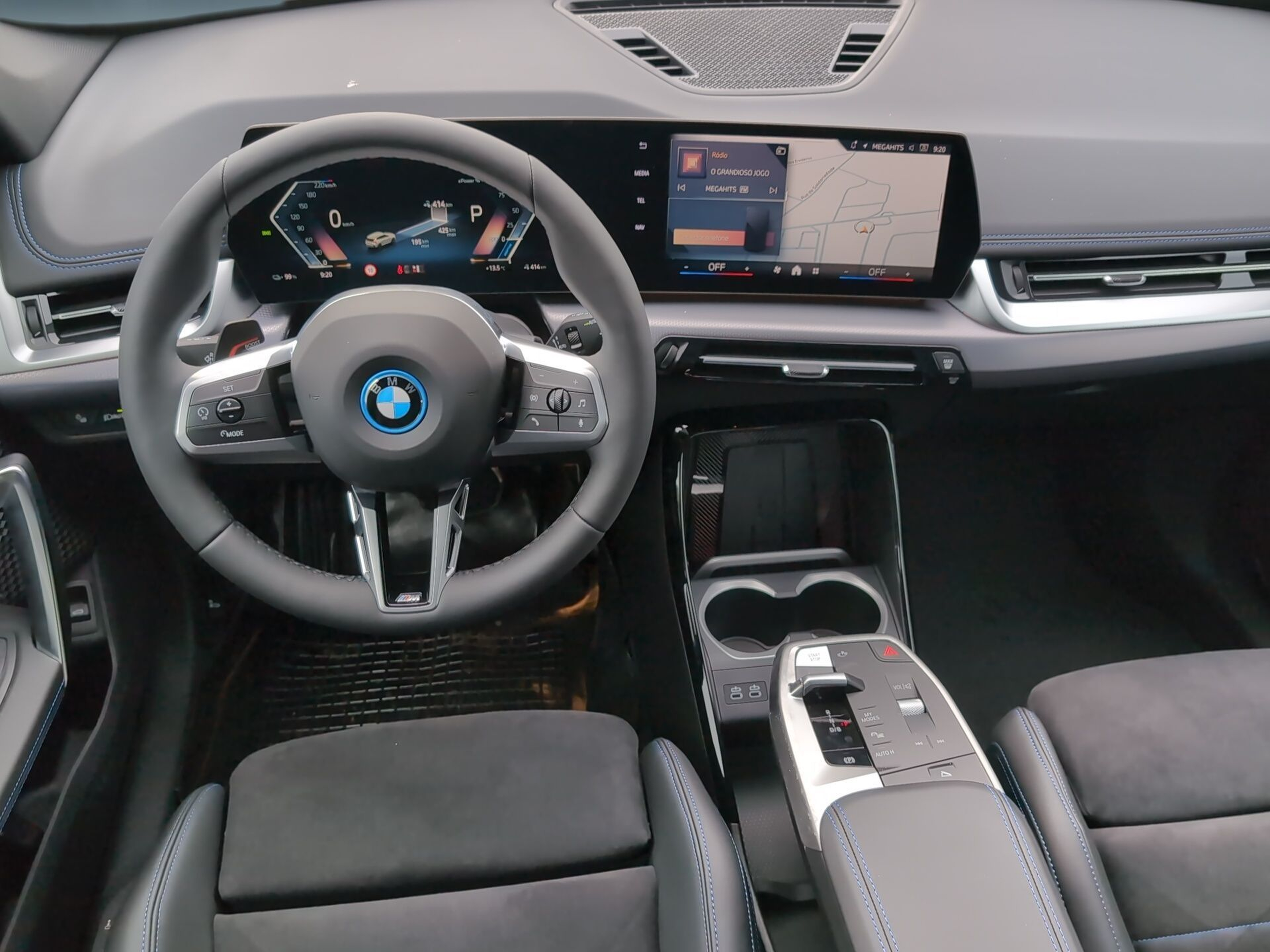 BMW iX1 xDrive30 color Blanco. Año 2025. 230KW(313CV). Elétrico. En concesionario Caetano Baviera Santa Maria da Feira de Santa Maria da Feira