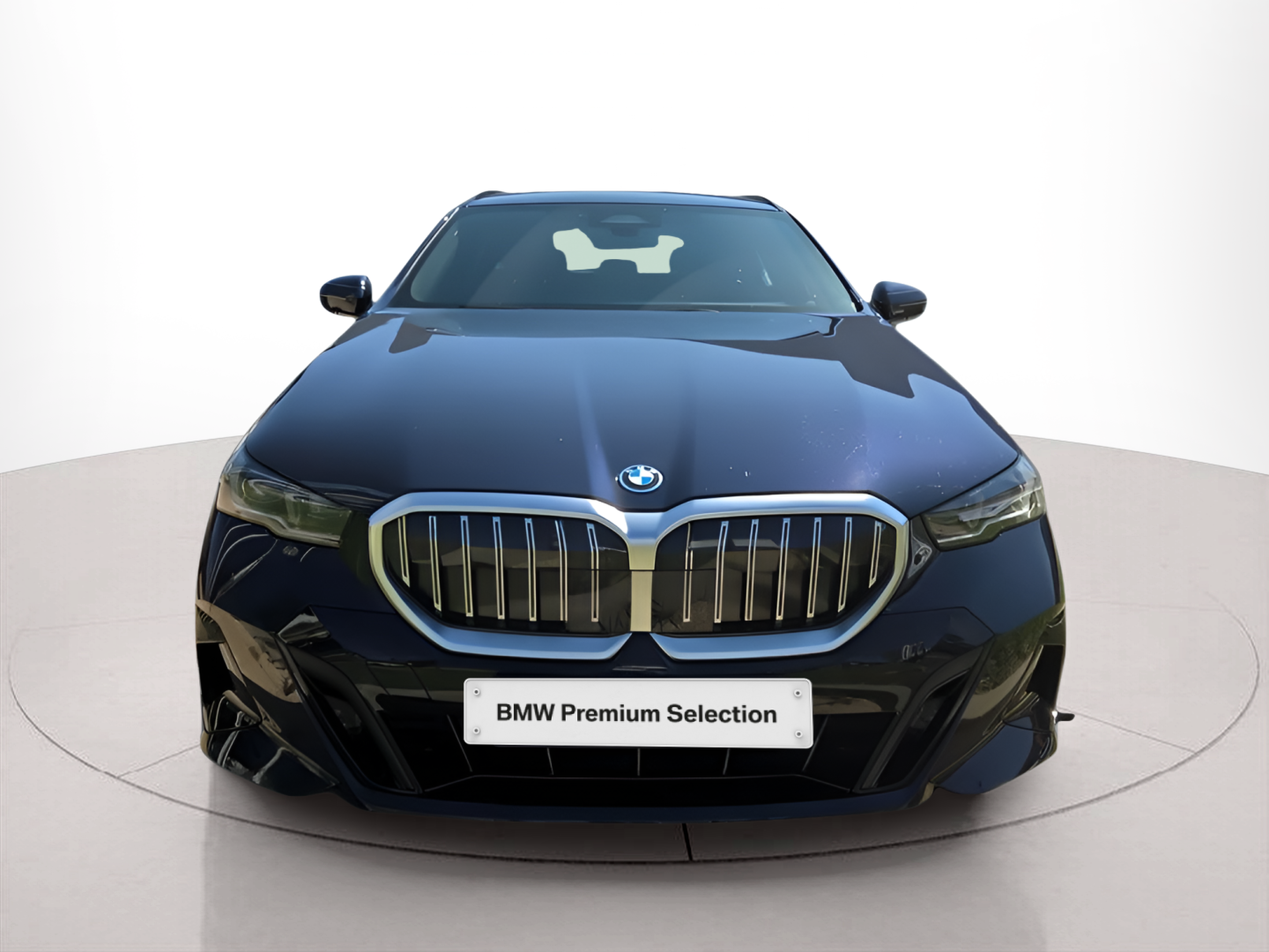 Fotos de BMW Série 5 530e Touring color Negro. Año 2025. 220KW(299CV). Elétrico / Gasolina Híbrido. En concesionario Caetano Baviera Faro de Faro