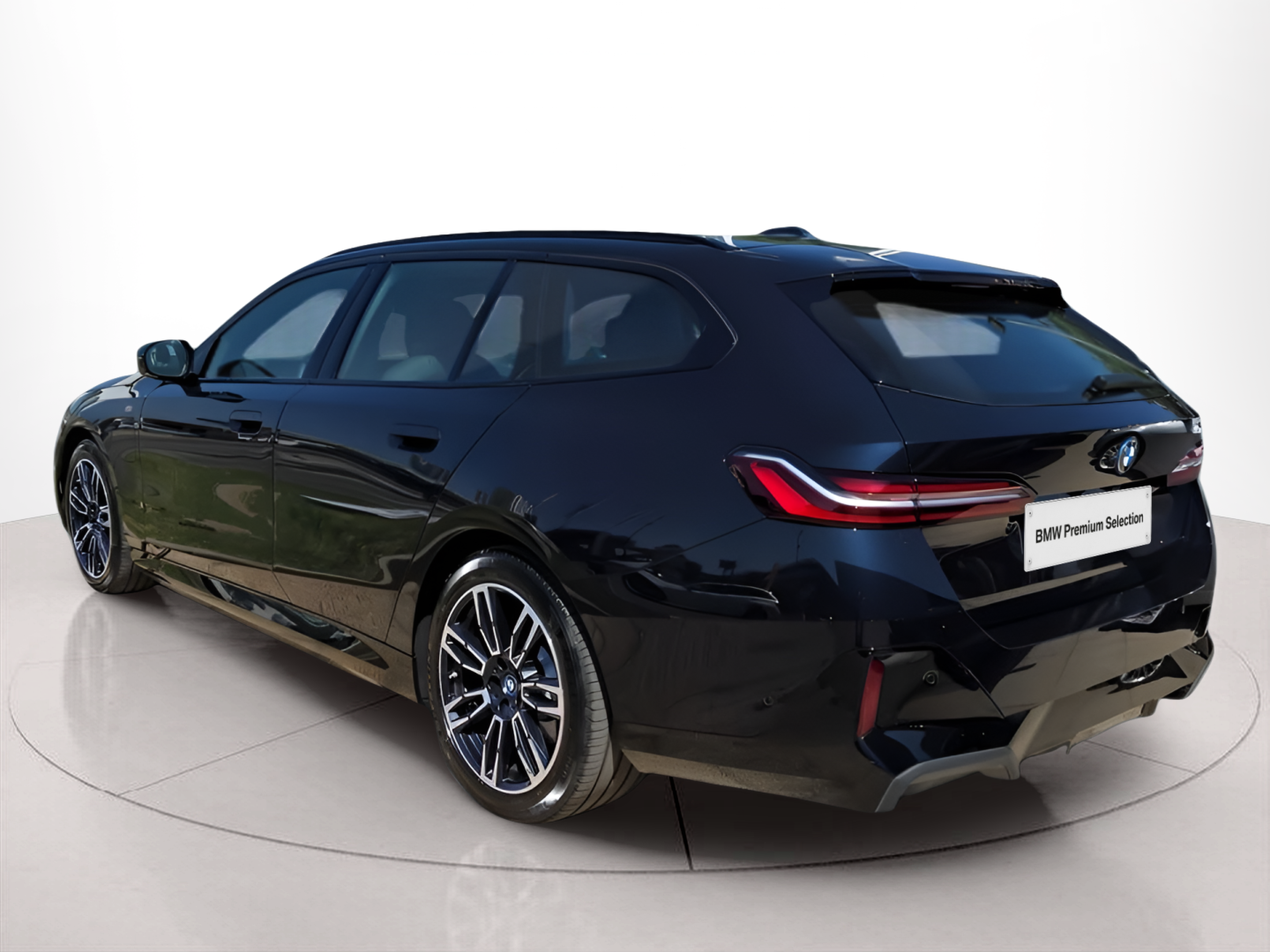 BMW Série 5 530e Touring color Negro. Año 2025. 220KW(299CV). Elétrico / Gasolina Híbrido. En concesionario Caetano Baviera Faro de Faro