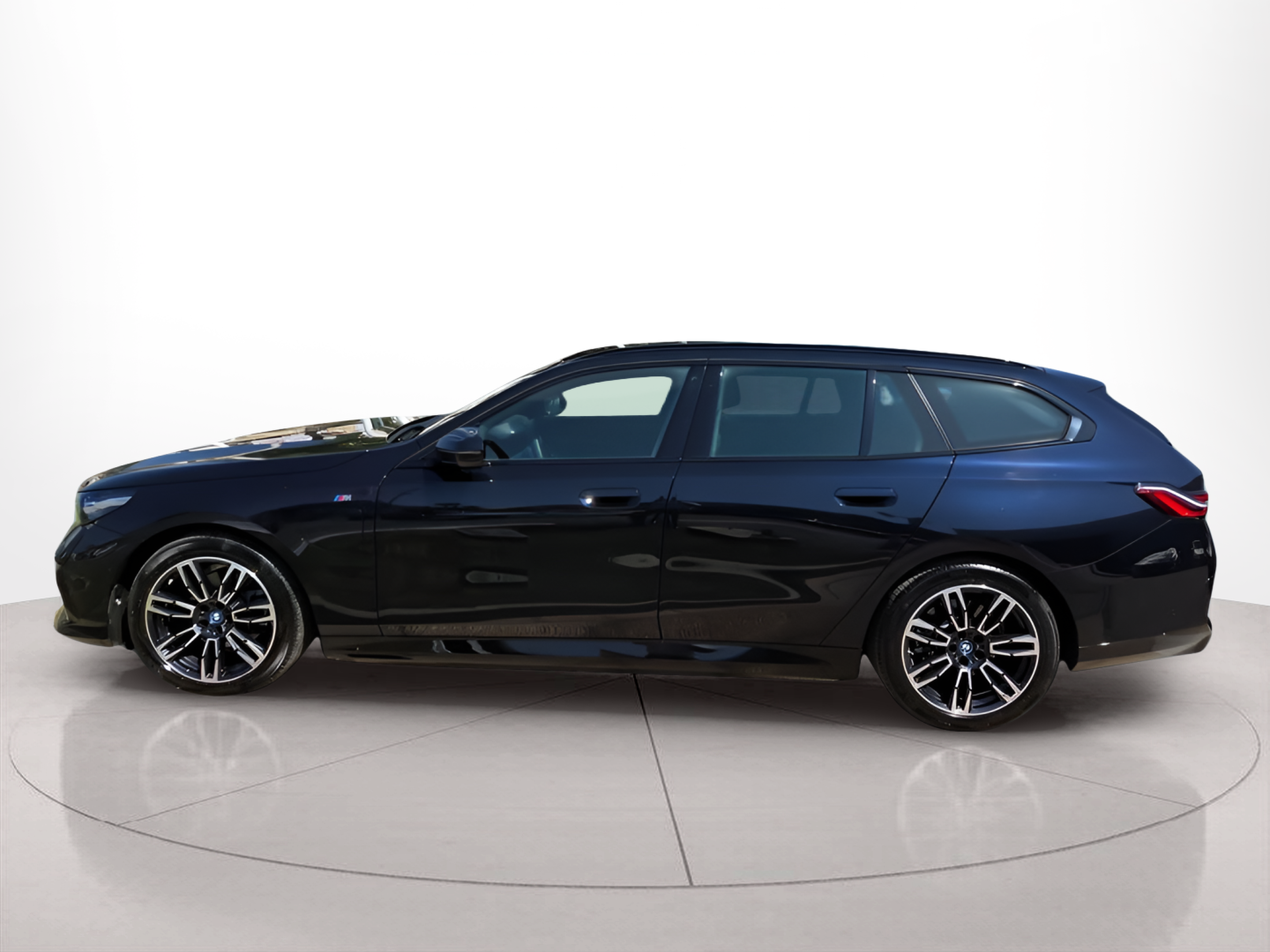 BMW Série 5 530e Touring color Negro. Año 2025. 220KW(299CV). Elétrico / Gasolina Híbrido. En concesionario Caetano Baviera Faro de Faro