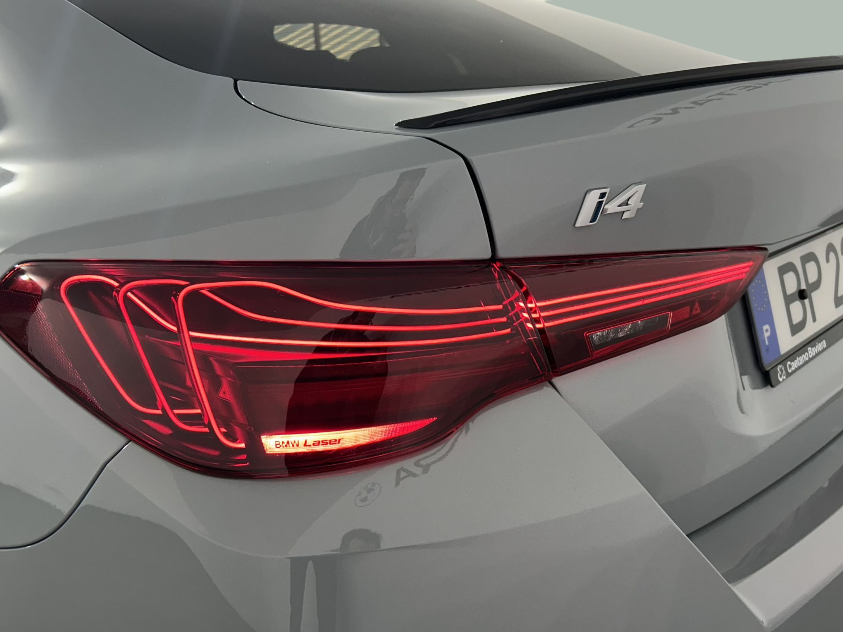 BMW i4 i4 eDrive35 color Gris. Año 2024. 210KW(286CV). Elétrico. En concesionario Caetano Baviera Porto de Porto