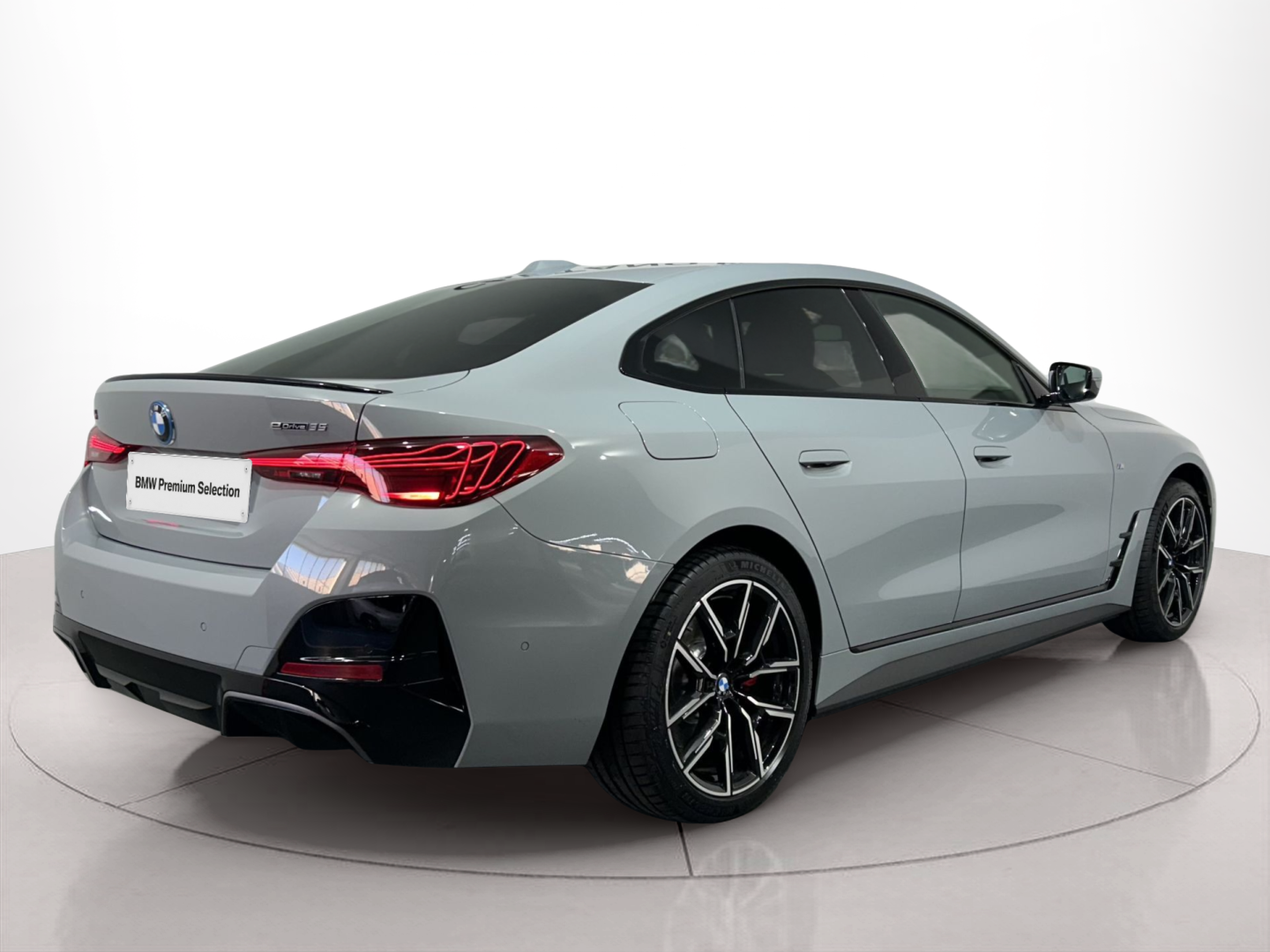 Fotos de BMW i4 i4 eDrive35 color Gris. Año 2024. 210KW(286CV). Elétrico. En concesionario Caetano Baviera Porto de Porto