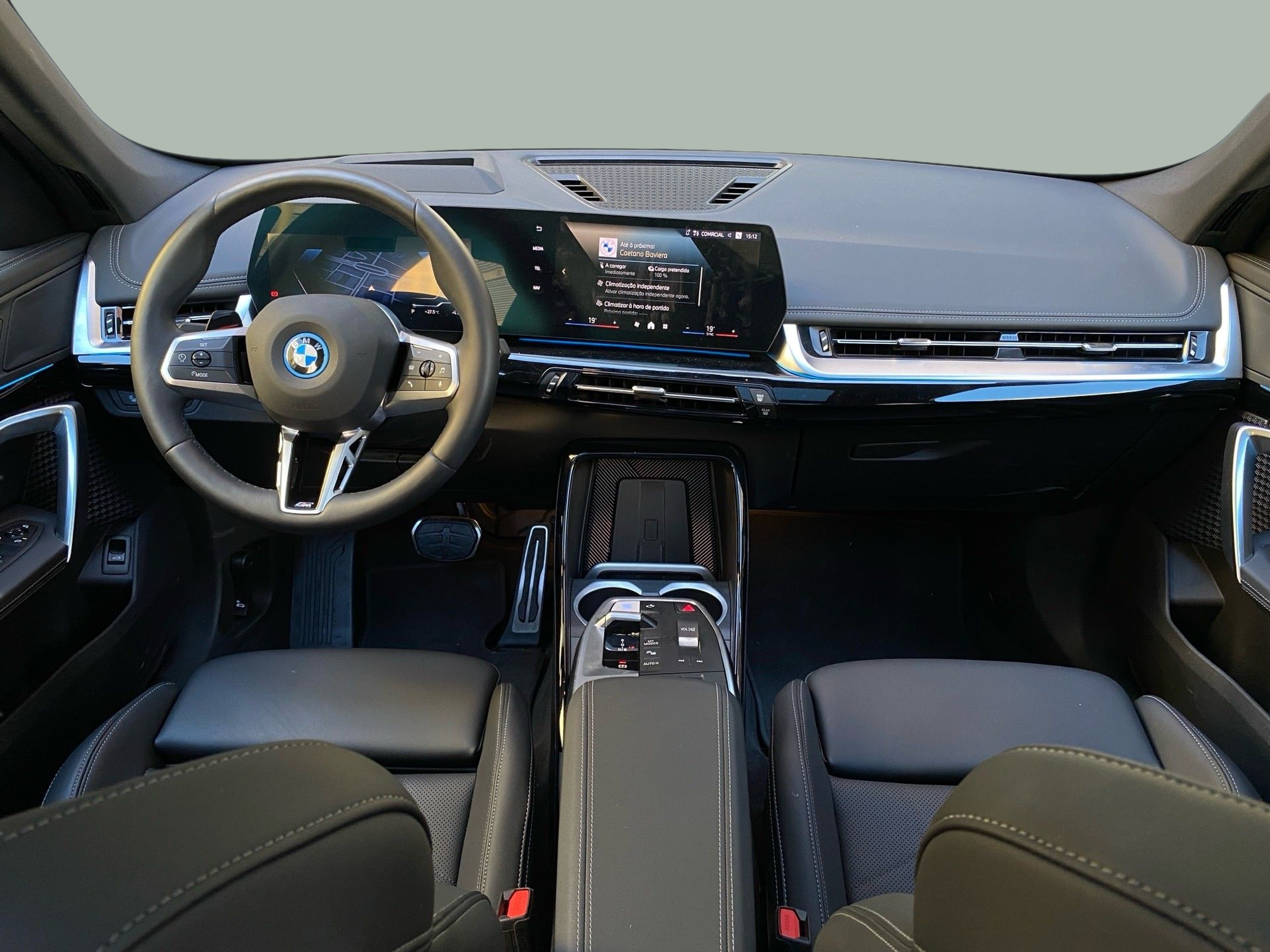BMW iX1 eDrive20 color Gris Plata. Año 2024. 150KW(204CV). Elétrico. En concesionario Caetano Baviera Lisboa de Lisboa