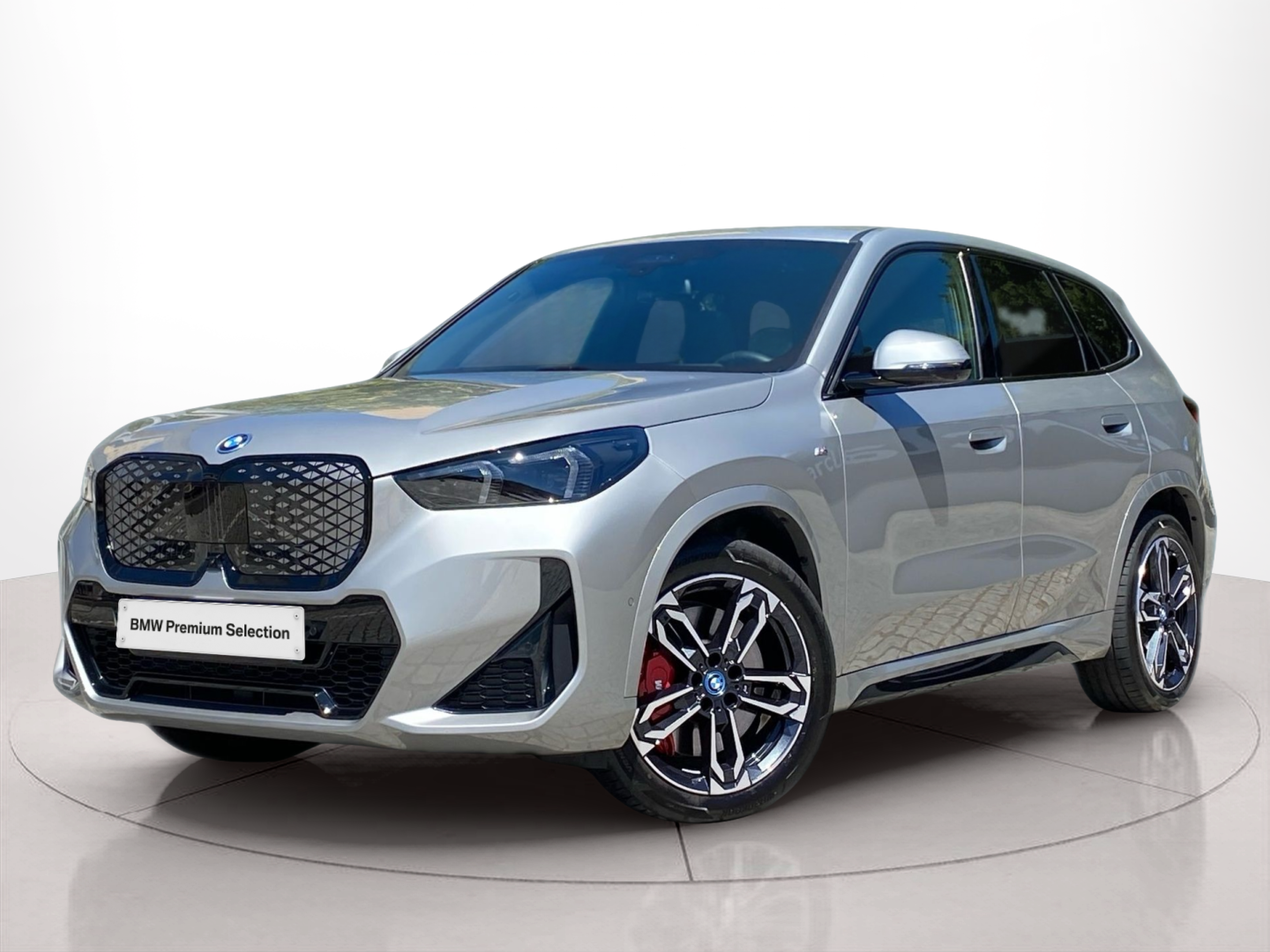 Fotos de BMW iX1 eDrive20 color Gris Plata. Año 2024. 150KW(204CV). Elétrico. En concesionario Caetano Baviera Lisboa de Lisboa
