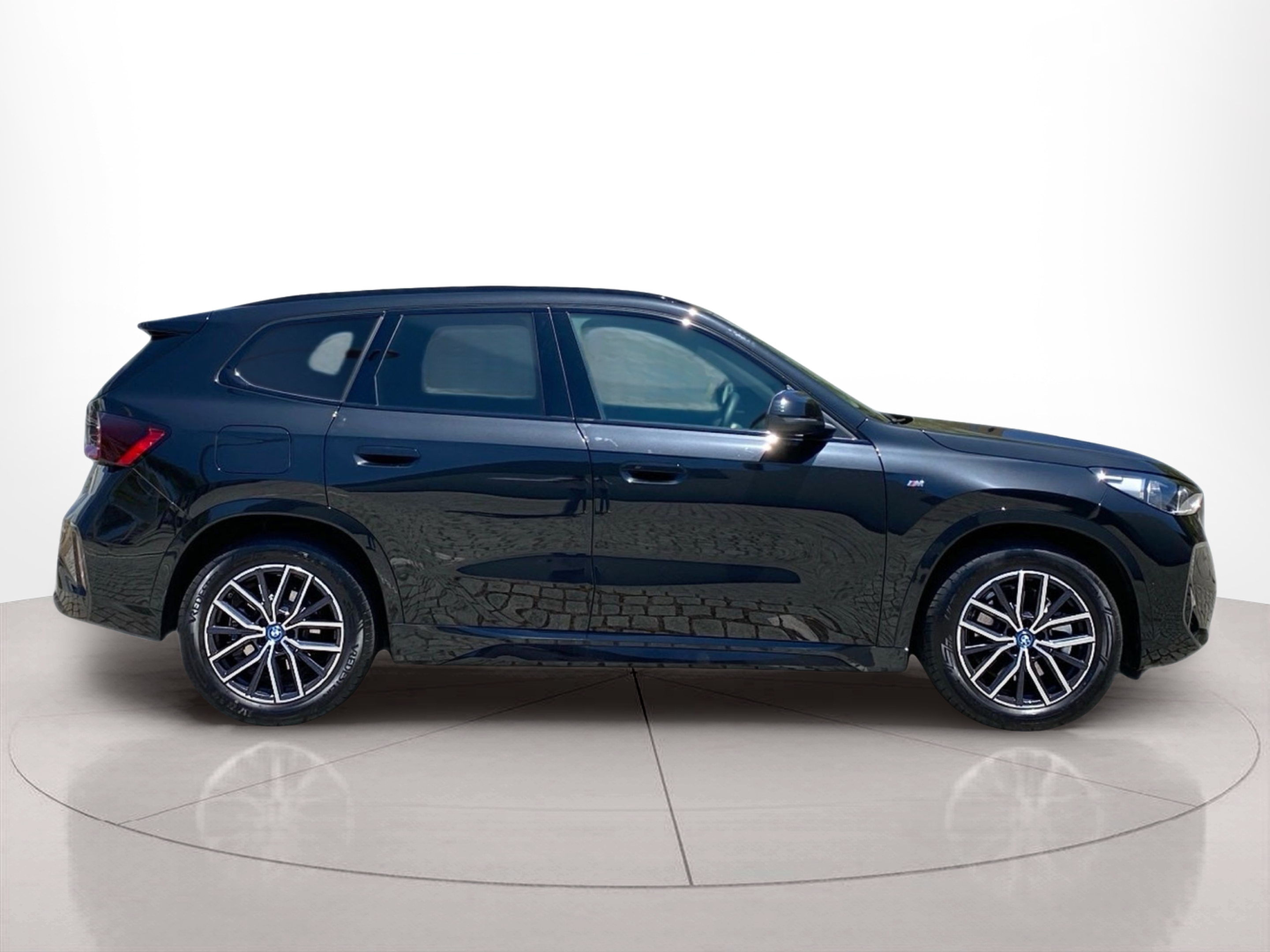 Fotos de BMW X1 xDrive25e color Negro. Año 2025. 180KW(245CV). Elétrico / Gasolina Híbrido. En concesionario Caetano Baviera Lisboa de Lisboa