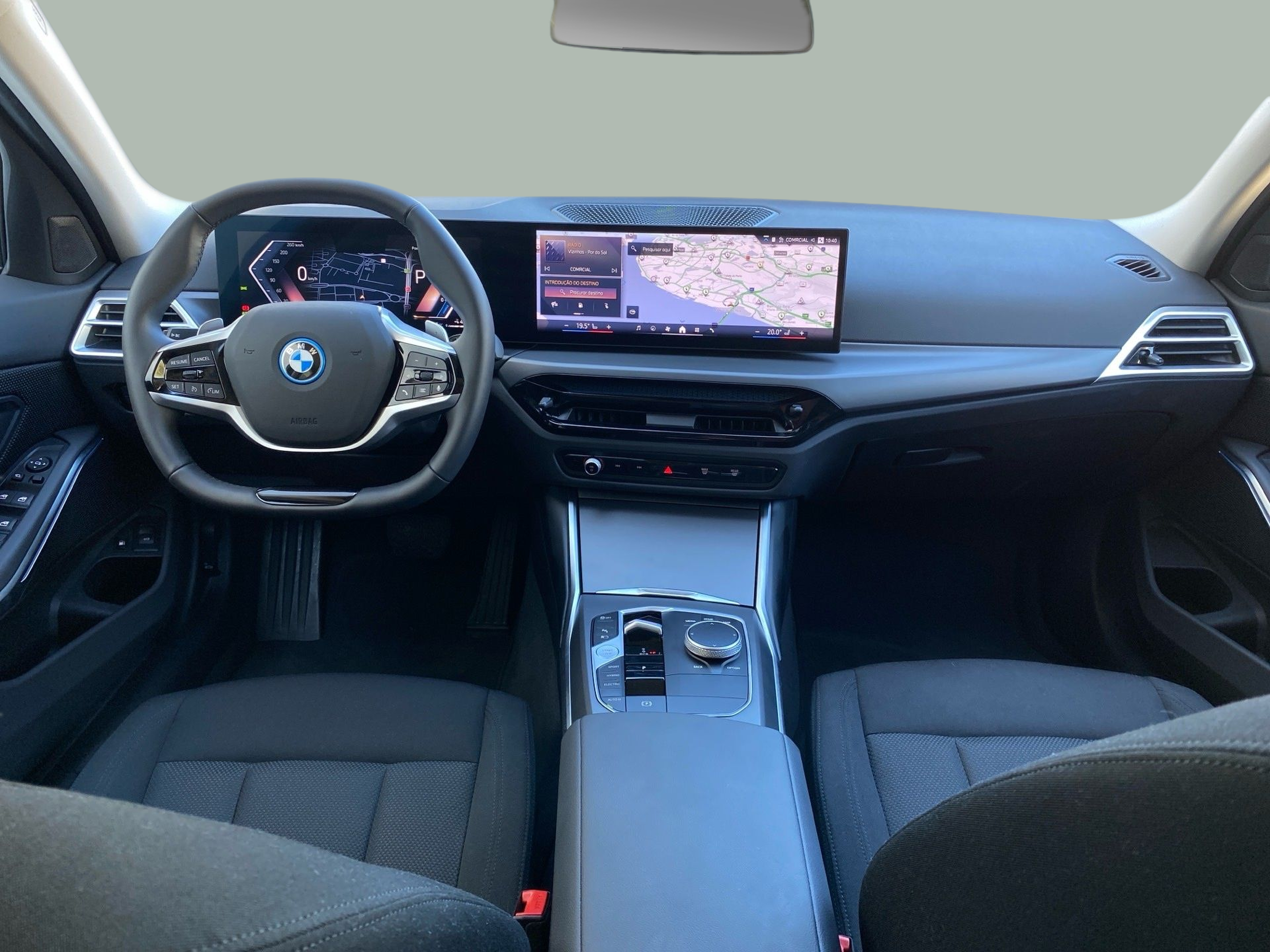 BMW Série 3 330e Touring color Gris. Año 2025. 215KW(292CV). Elétrico / Gasolina Híbrido. En concesionario Caetano Baviera Lisboa de Lisboa