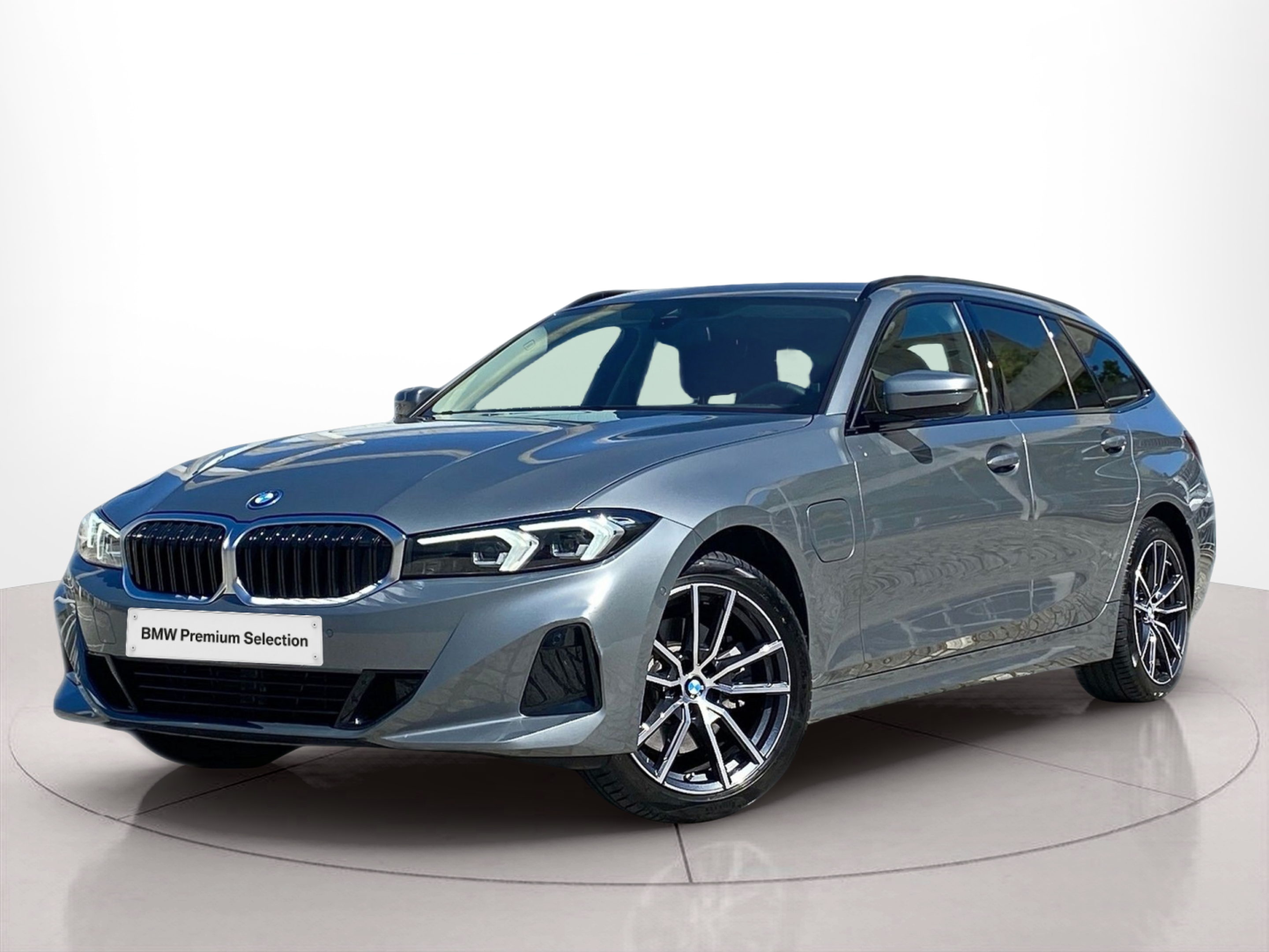 Fotos de BMW Série 3 330e Touring color Gris. Año 2025. 215KW(292CV). Elétrico / Gasolina Híbrido. En concesionario Caetano Baviera Lisboa de Lisboa