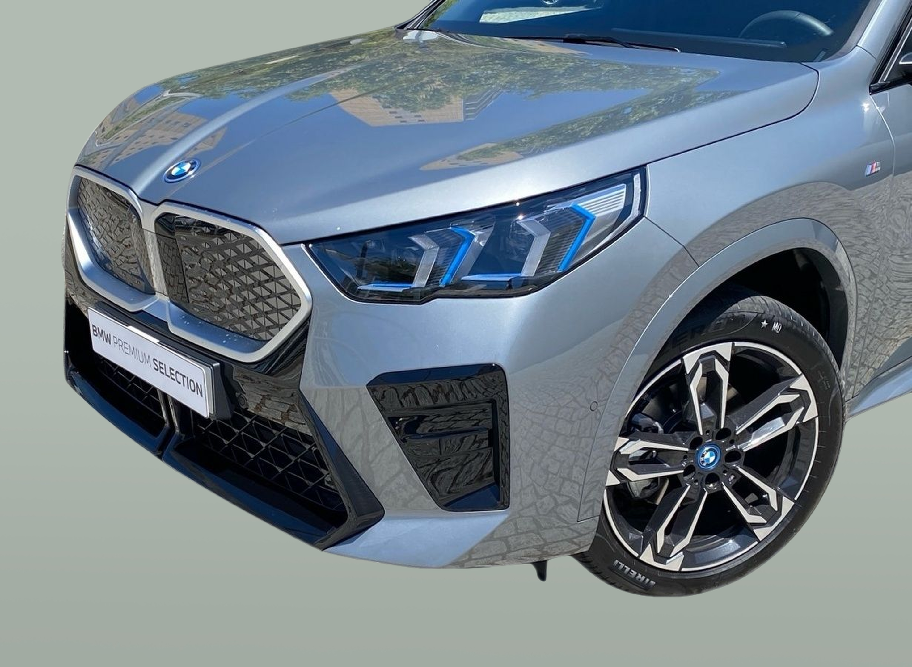 BMW iX2 eDrive20 color Gris Plata. Año 2025. 150KW(204CV). Elétrico. En concesionario Caetano Baviera Lisboa de Lisboa