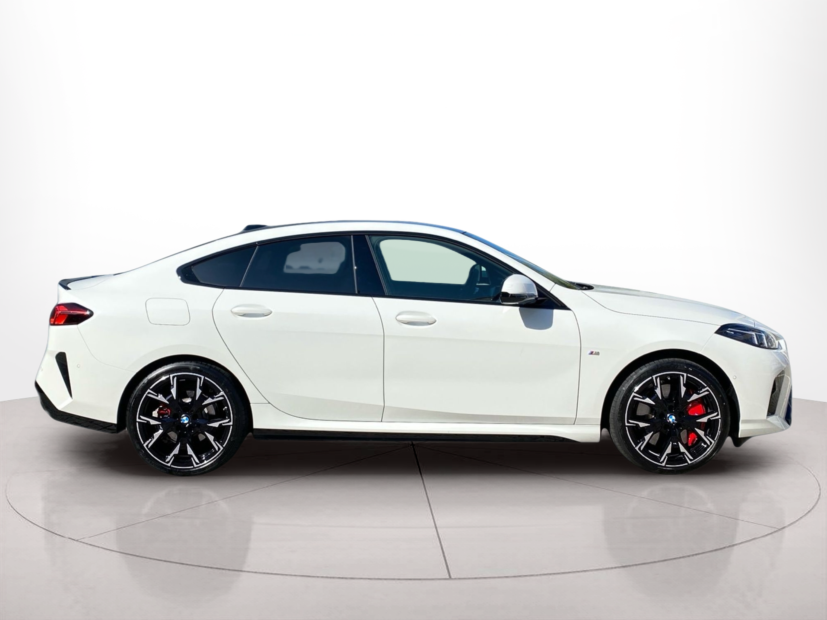 Fotos de BMW Série 2 220d Gran Coupé color Blanco. Año 2025. 125KW(170CV). Elétrico / Gasolina Híbrido. En concesionario Caetano Baviera Lisboa de Lisboa