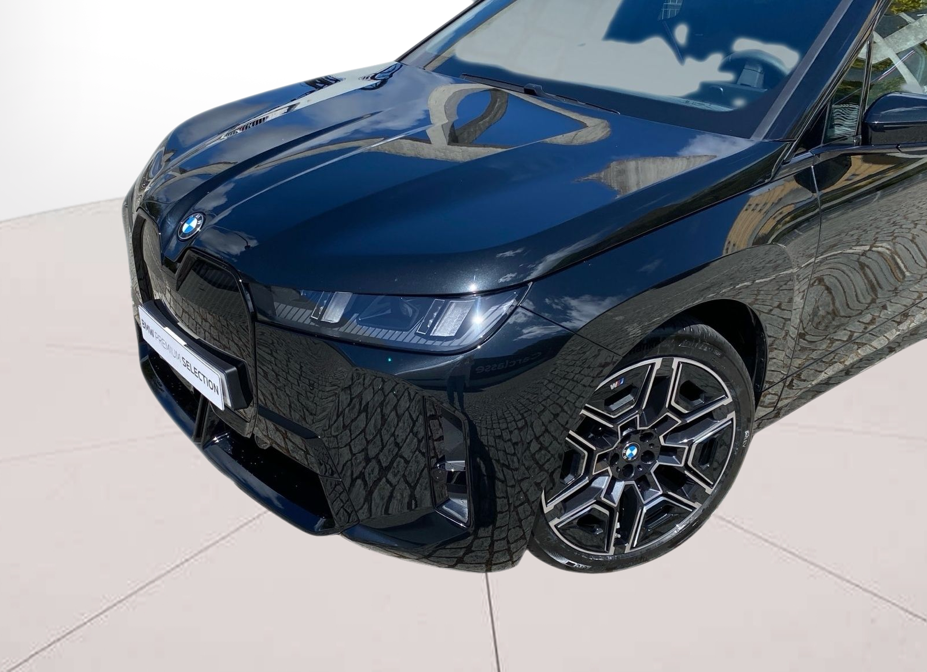 BMW iX xDrive45 color Negro. Año 2025. 300KW(408CV). Elétrico. En concesionario Caetano Baviera Lisboa de Lisboa