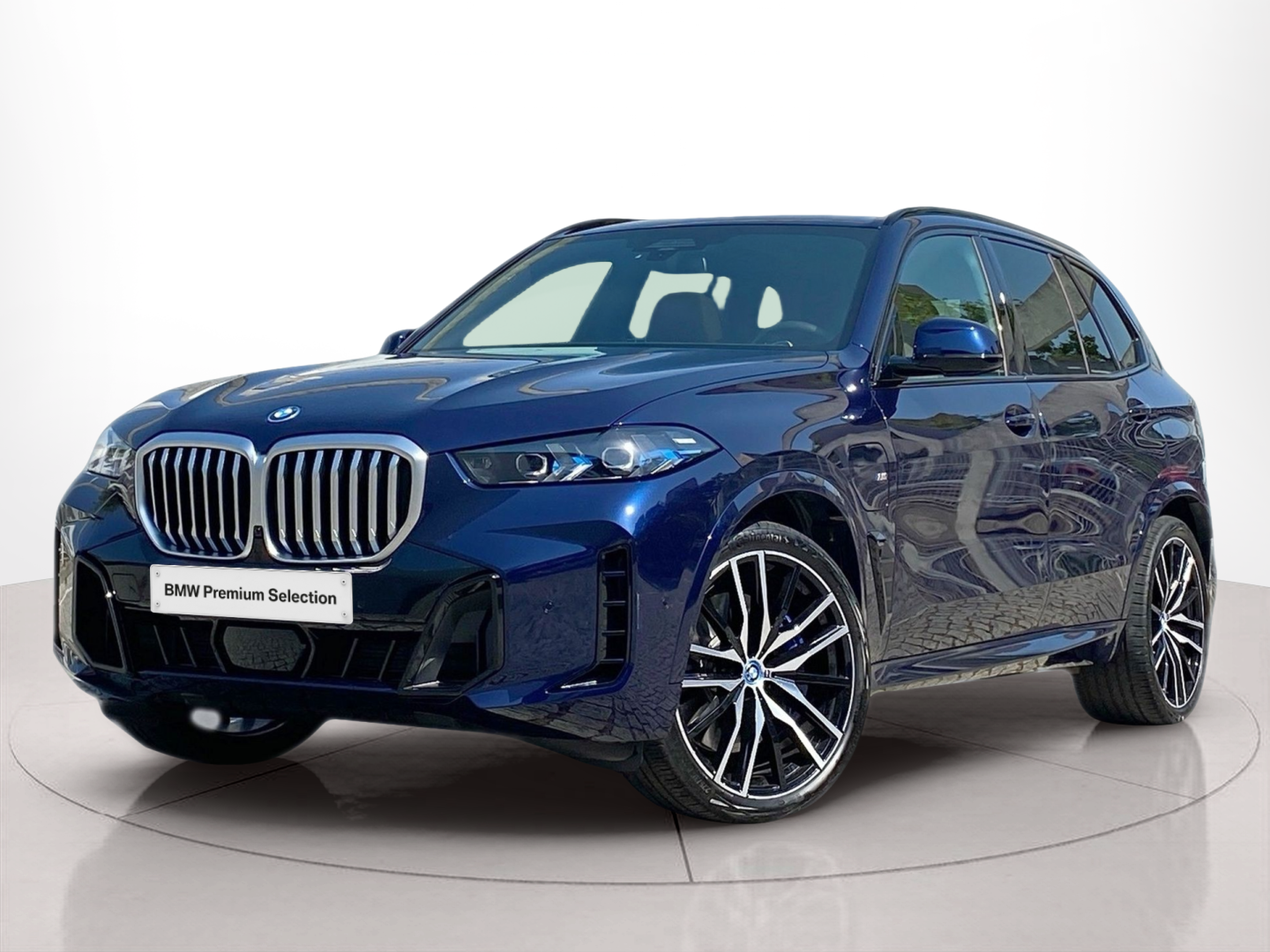 BMW X5 xDrive50e color Azul. Año 2025. 360KW(489CV). Elétrico / Gasolina Híbrido. En concesionario Caetano Baviera Lisboa de Lisboa