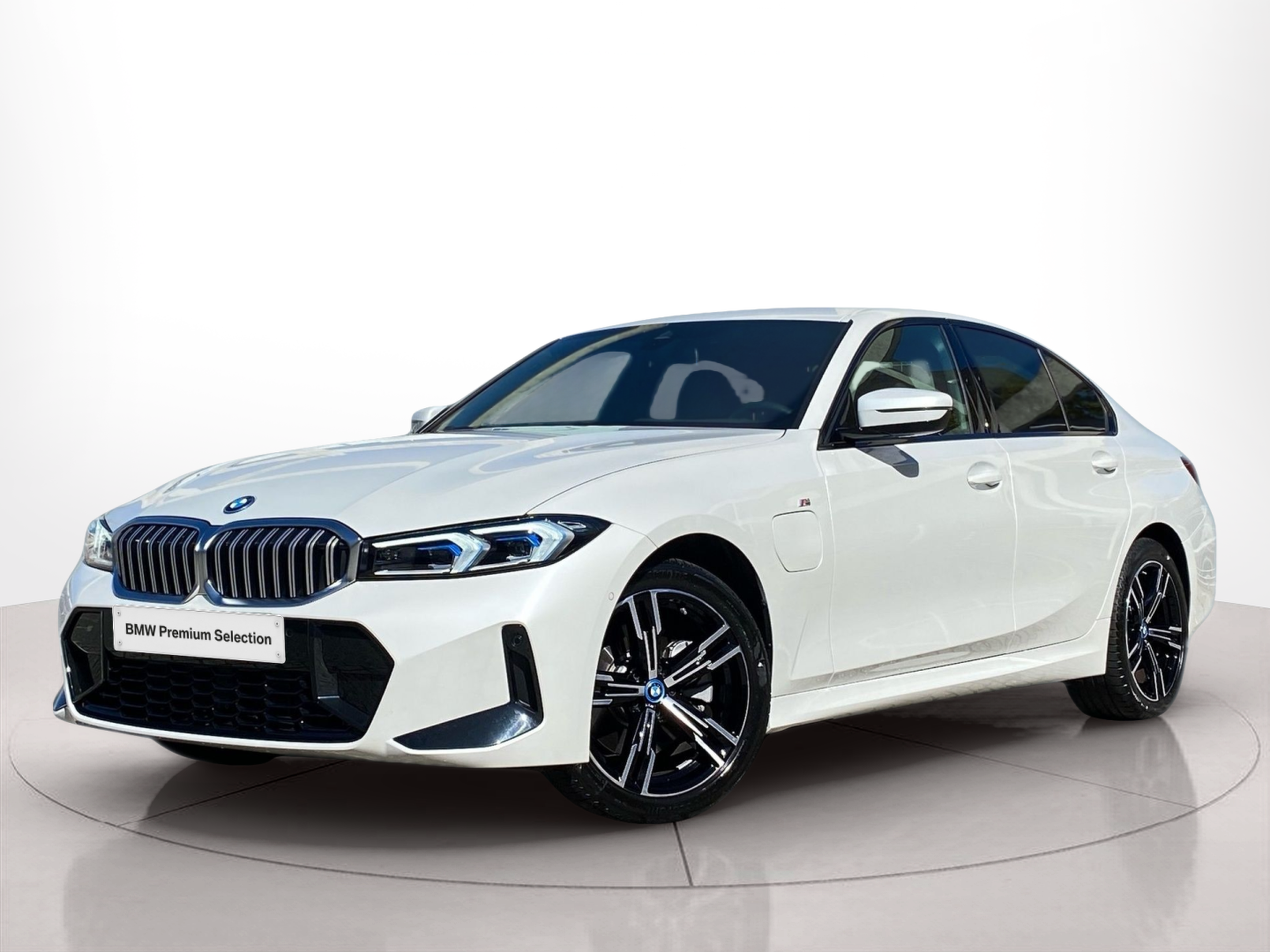 Fotos de BMW Série 3 330e Berlina color Blanco. Año 2025. 215KW(292CV). Elétrico / Gasolina Híbrido. En concesionario Caetano Baviera Lisboa de Lisboa