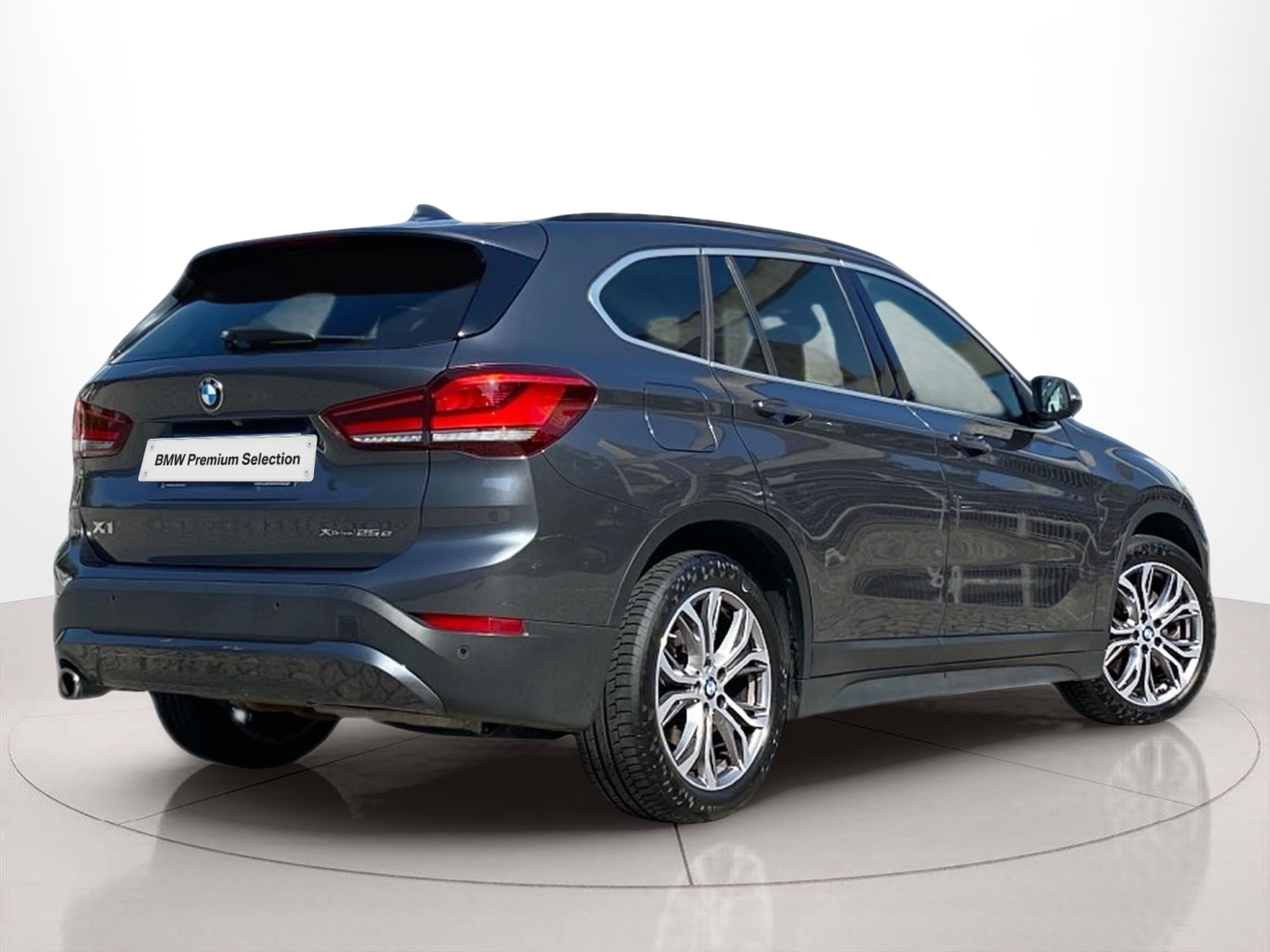 BMW X1 xDrive25e color Gris. Año 2020. 162KW(220CV). Elétrico / Gasolina Híbrido. En concesionario Caetano Baviera Lisboa de Lisboa