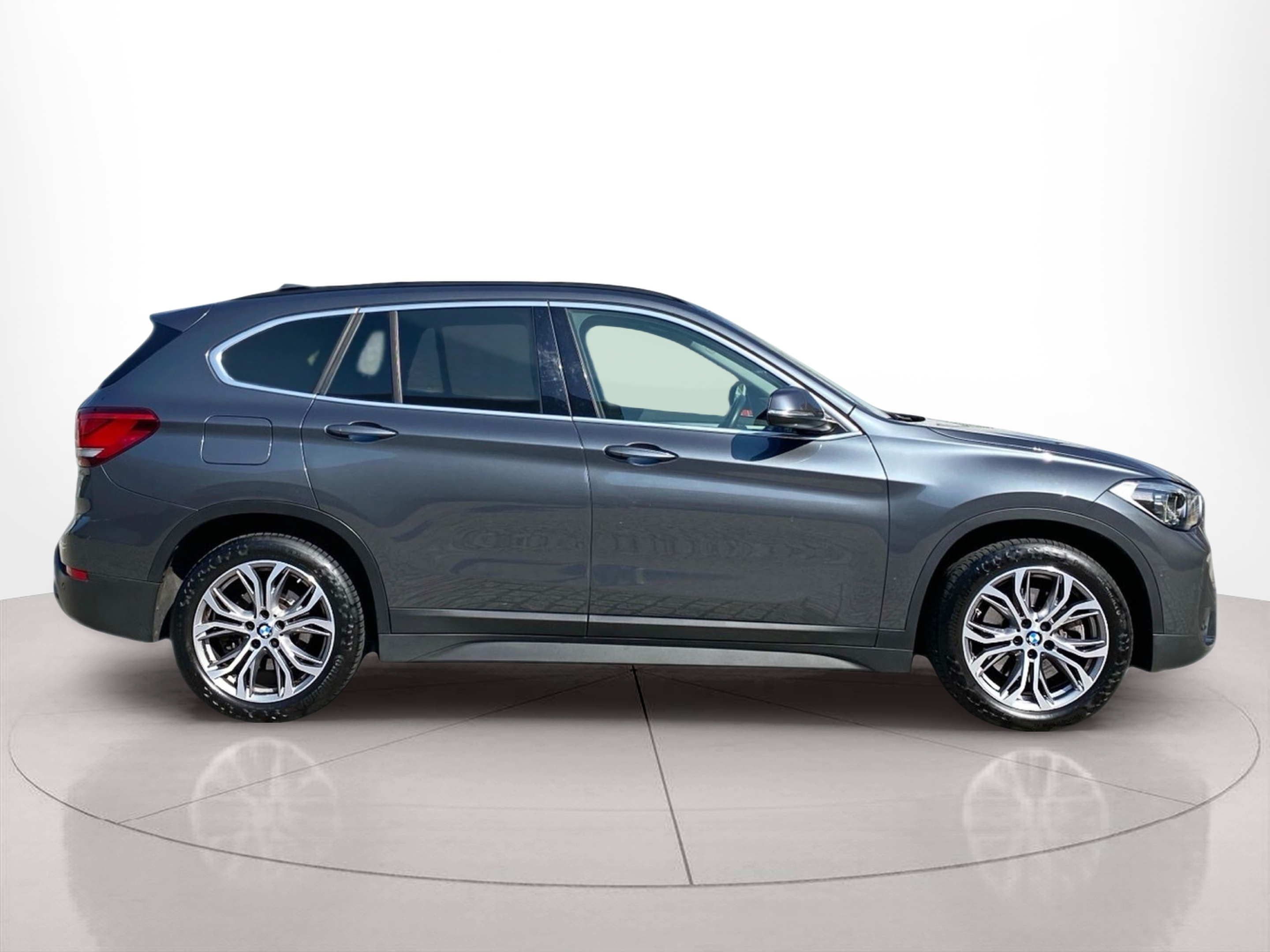 Fotos de BMW X1 xDrive25e color Gris. Año 2020. 162KW(220CV). Elétrico / Gasolina Híbrido. En concesionario Caetano Baviera Lisboa de Lisboa
