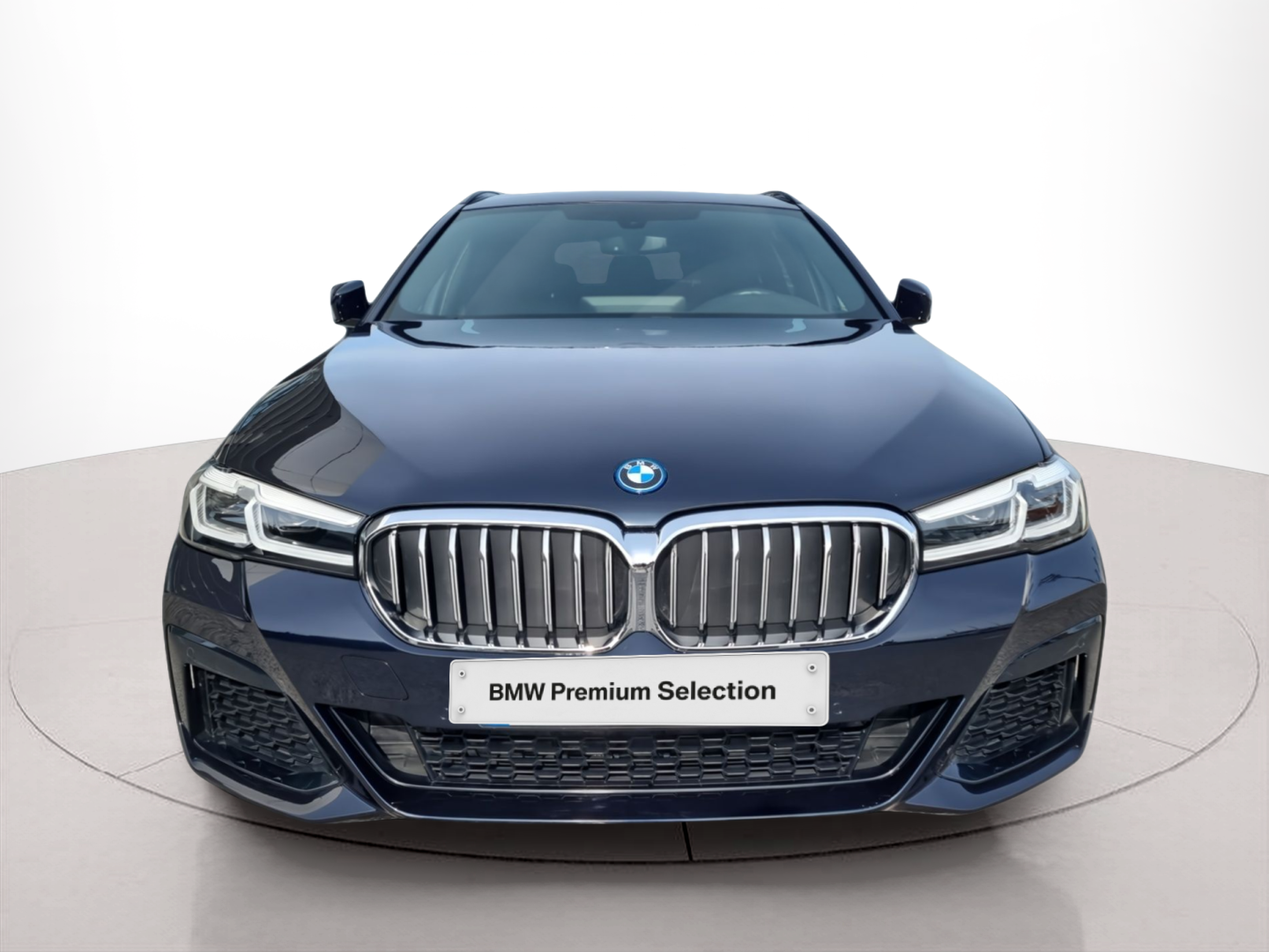 Fotos de BMW Série 5 530e Touring color Negro. Año 2024. 215KW(292CV). Elétrico / Gasolina Híbrido. En concesionario Caetano Baviera Aveiro de Aveiro