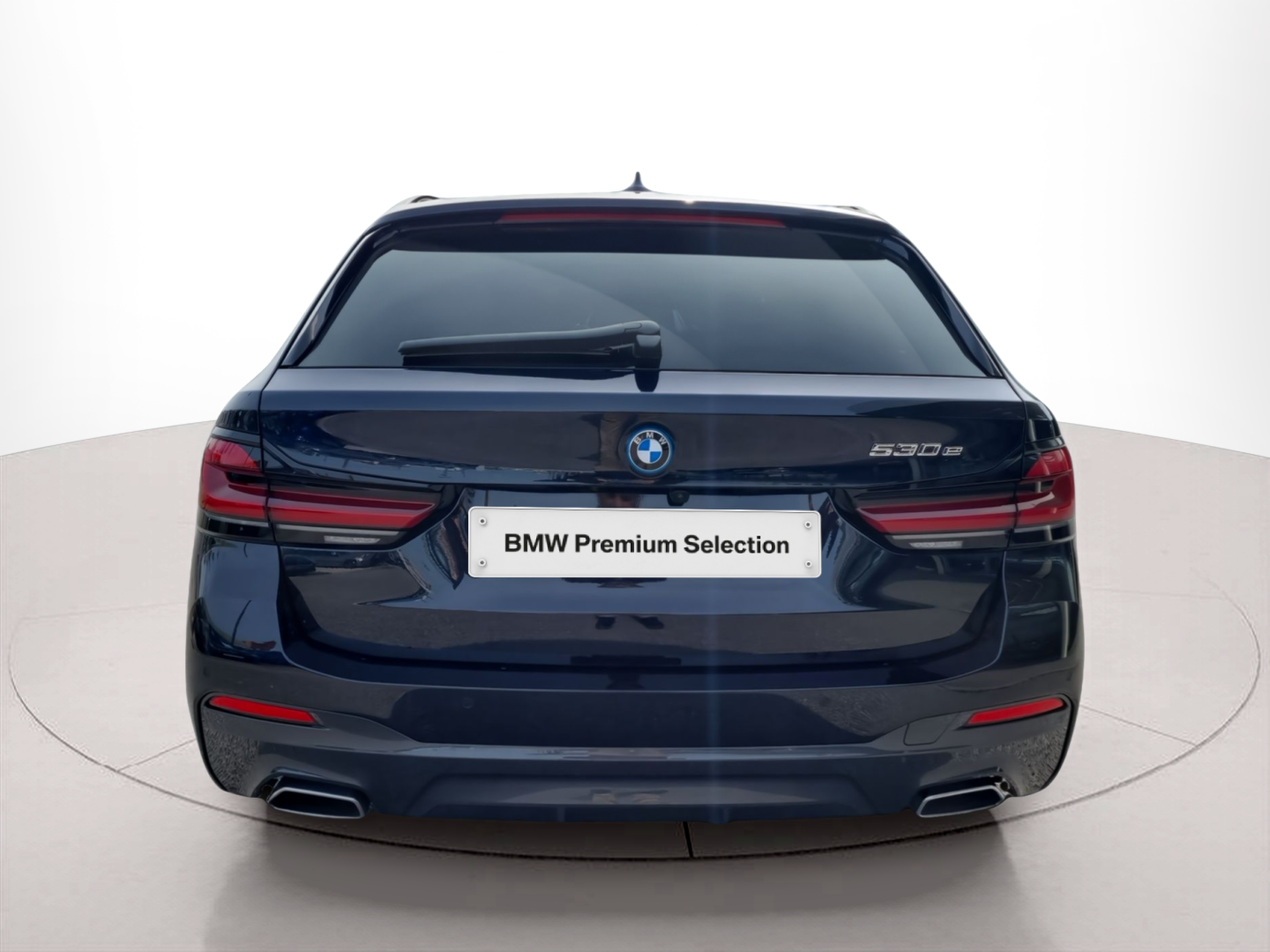 BMW Série 5 530e Touring color Negro. Año 2024. 215KW(292CV). Elétrico / Gasolina Híbrido. En concesionario Caetano Baviera Aveiro de Aveiro