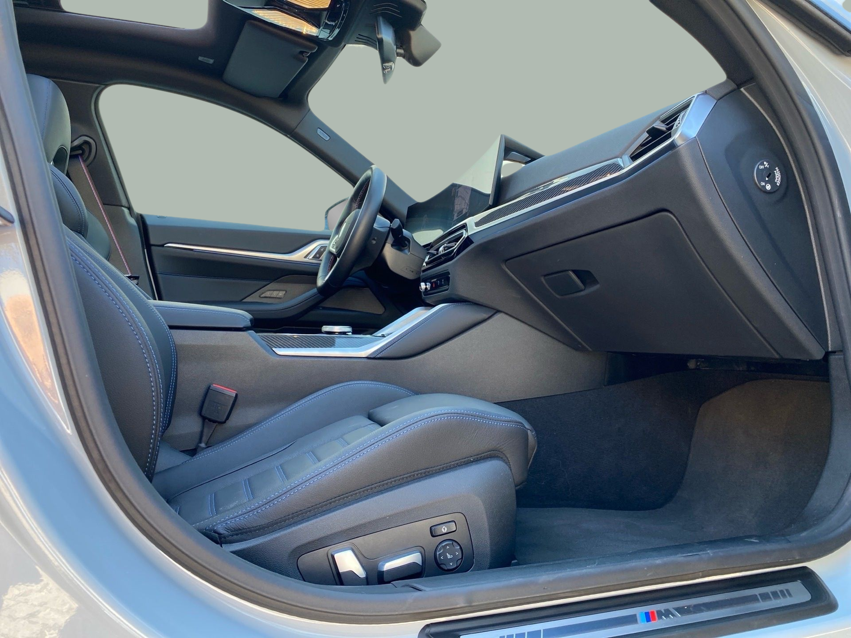 BMW i4 i4 M50 color Gris. Año 2023. 400KW(544CV). Elétrico. En concesionario Caetano Baviera Lisboa de Lisboa