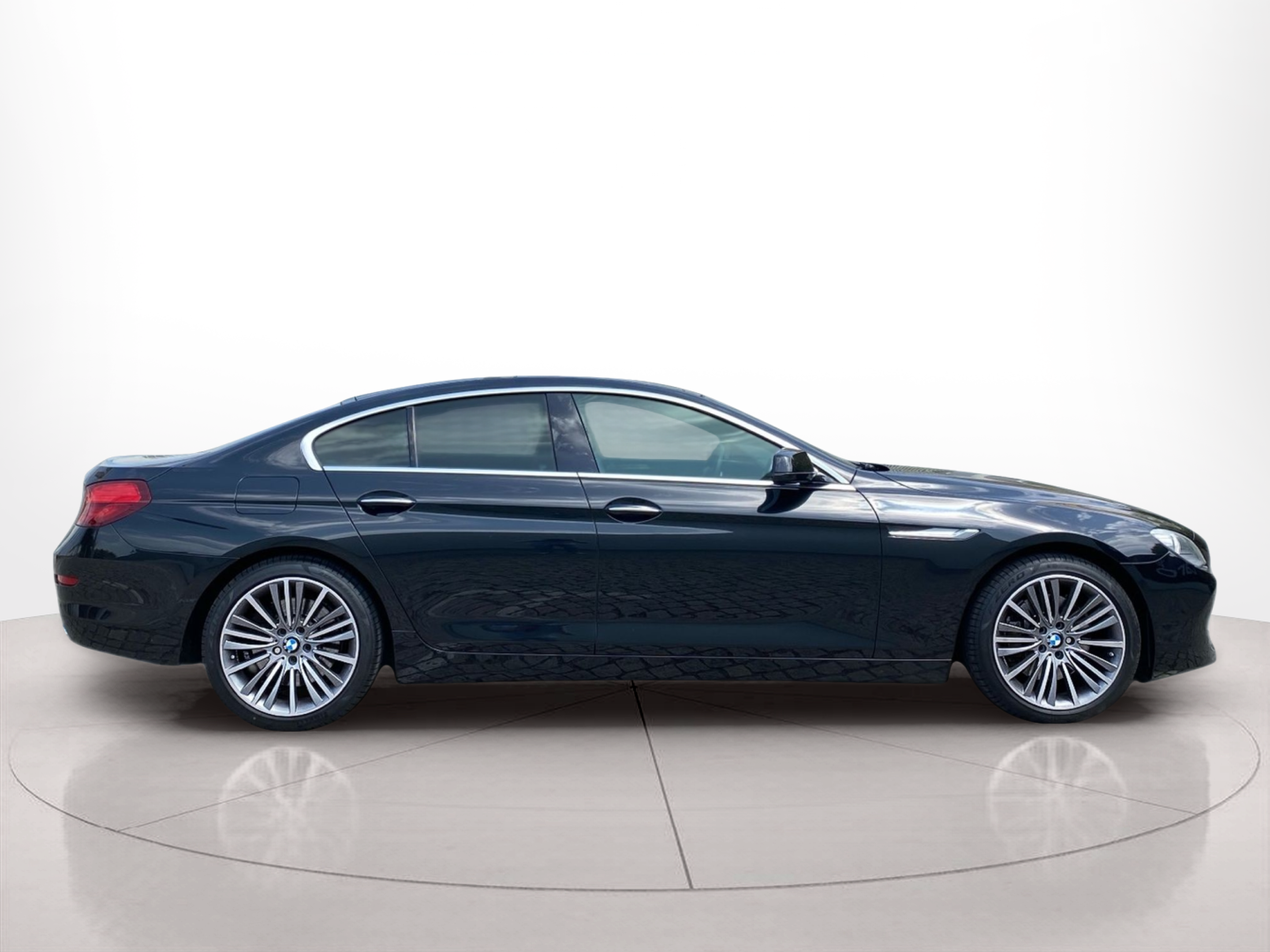 Fotos de BMW Série 6 640d Gran Coupe color Negro. Año 2014. 230KW(313CV). Diesel. En concesionario Caetano Baviera Lisboa de Lisboa