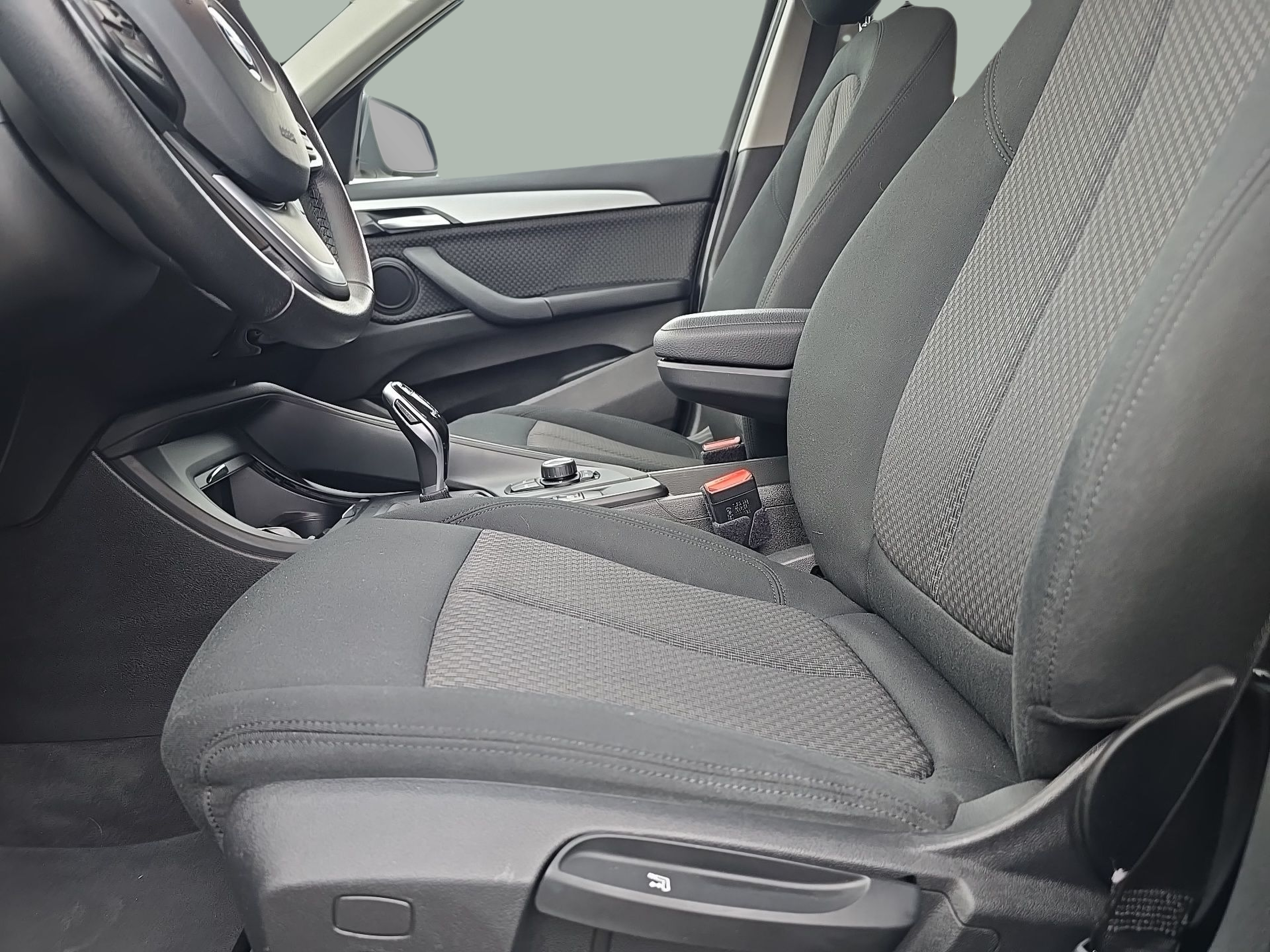 BMW X1 sDrive16d color Negro. Año 2019. 85KW(116CV). Diesel. En concesionario Caetano Baviera Santa Maria da Feira de Santa Maria da Feira