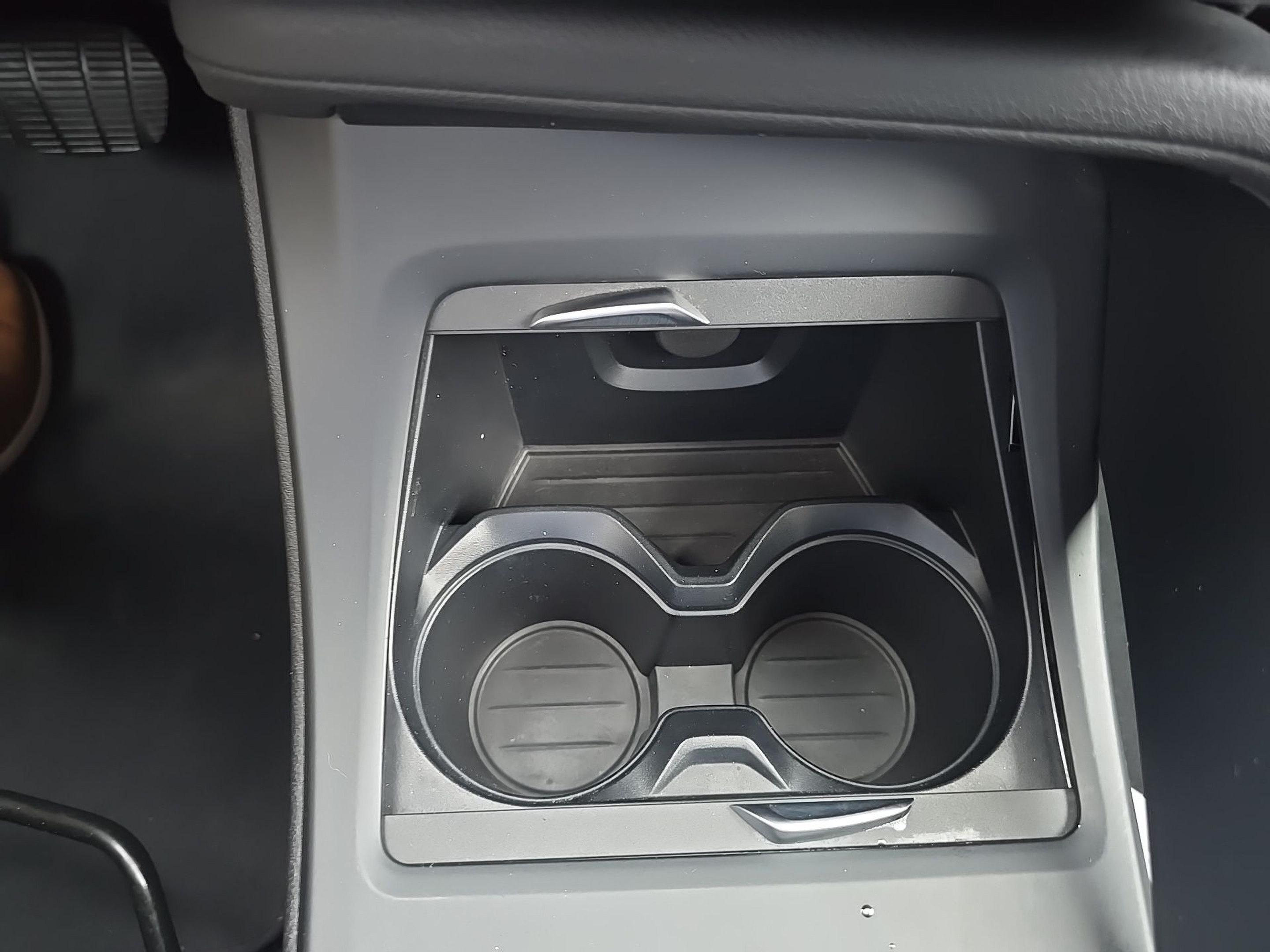 BMW X1 sDrive16d color Negro. Año 2019. 85KW(116CV). Diesel. En concesionario Caetano Baviera Santa Maria da Feira de Santa Maria da Feira