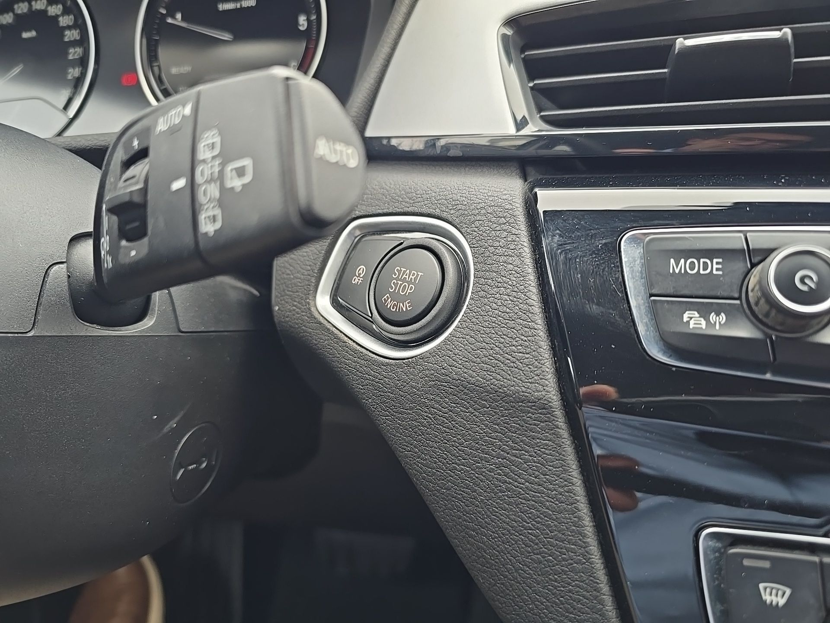 BMW X1 sDrive16d color Negro. Año 2019. 85KW(116CV). Diesel. En concesionario Caetano Baviera Santa Maria da Feira de Santa Maria da Feira