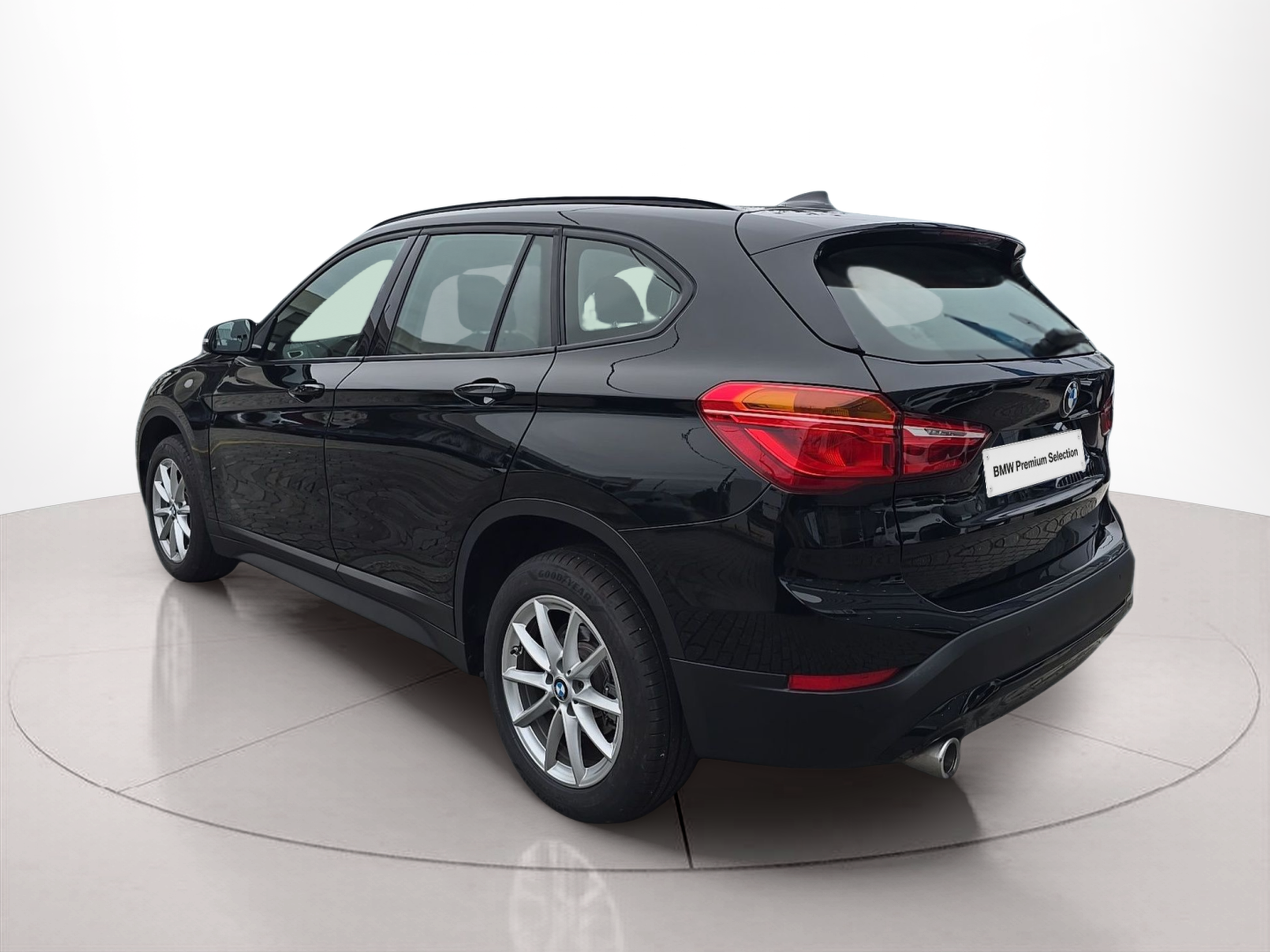 BMW X1 sDrive16d color Negro. Año 2019. 85KW(116CV). Diesel. En concesionario Caetano Baviera Santa Maria da Feira de Santa Maria da Feira