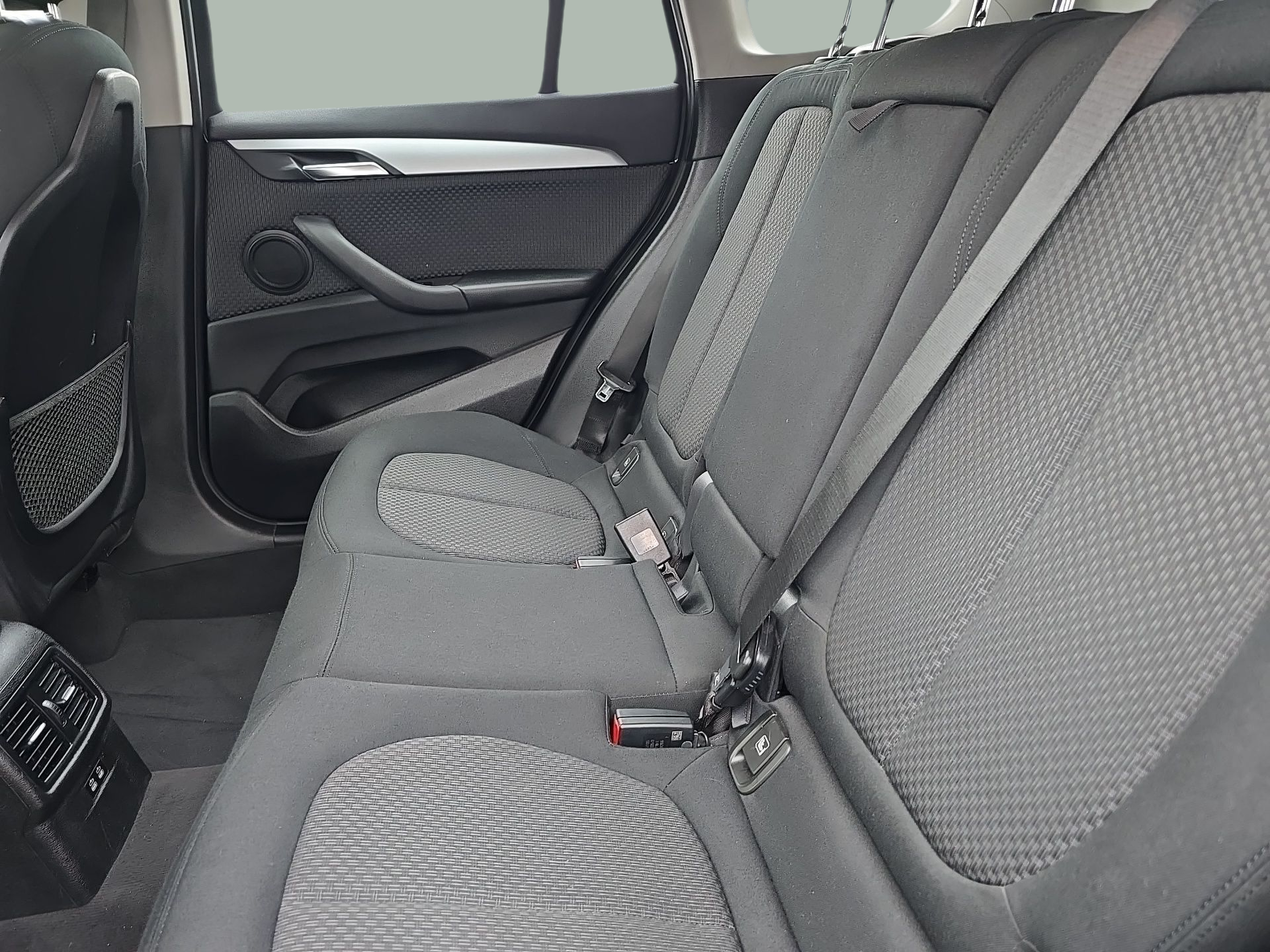 BMW X1 sDrive16d color Negro. Año 2019. 85KW(116CV). Diesel. En concesionario Caetano Baviera Santa Maria da Feira de Santa Maria da Feira
