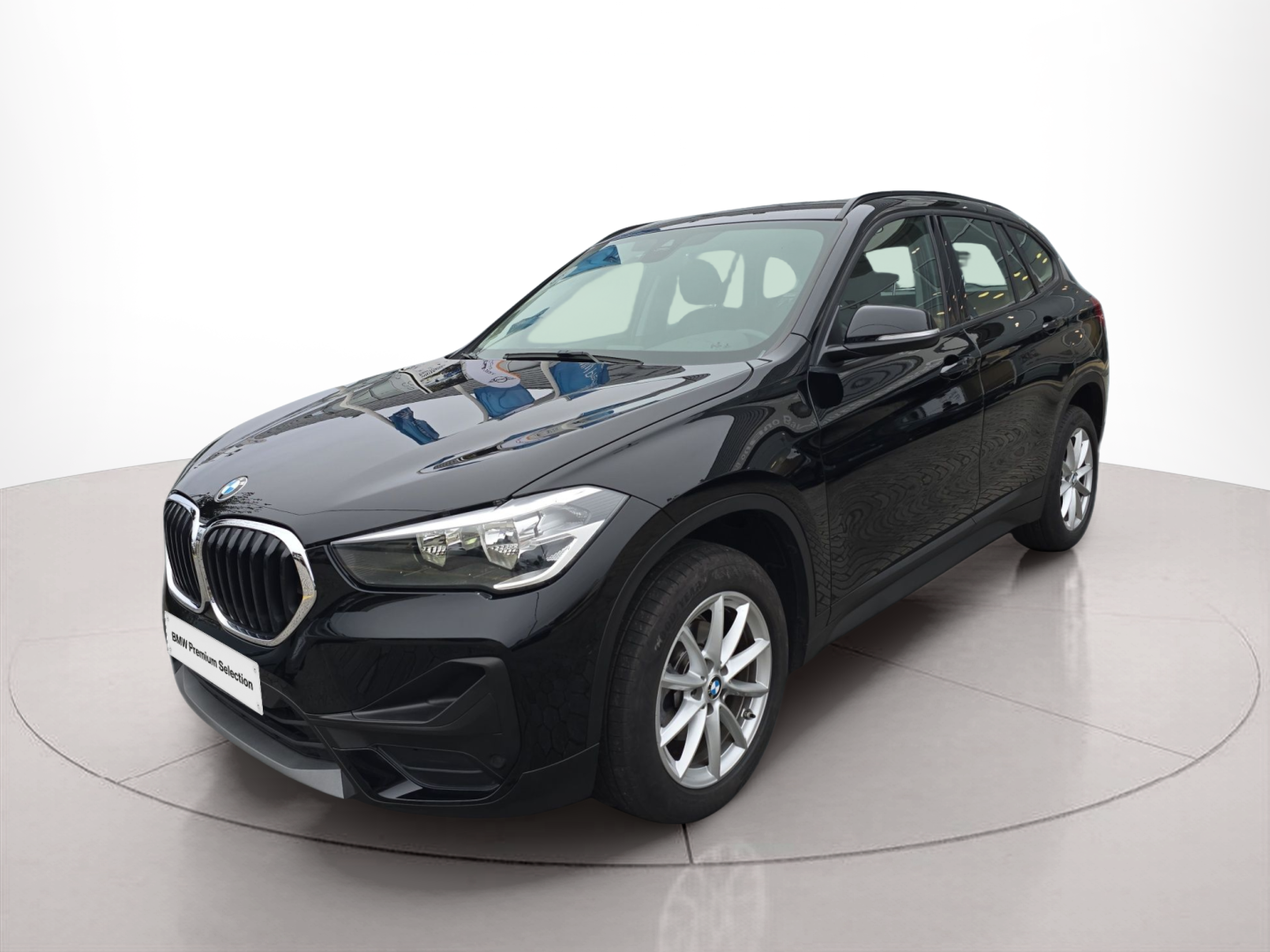 Fotos de BMW X1 sDrive16d color Negro. Año 2019. 85KW(116CV). Diesel. En concesionario Caetano Baviera Santa Maria da Feira de Santa Maria da Feira