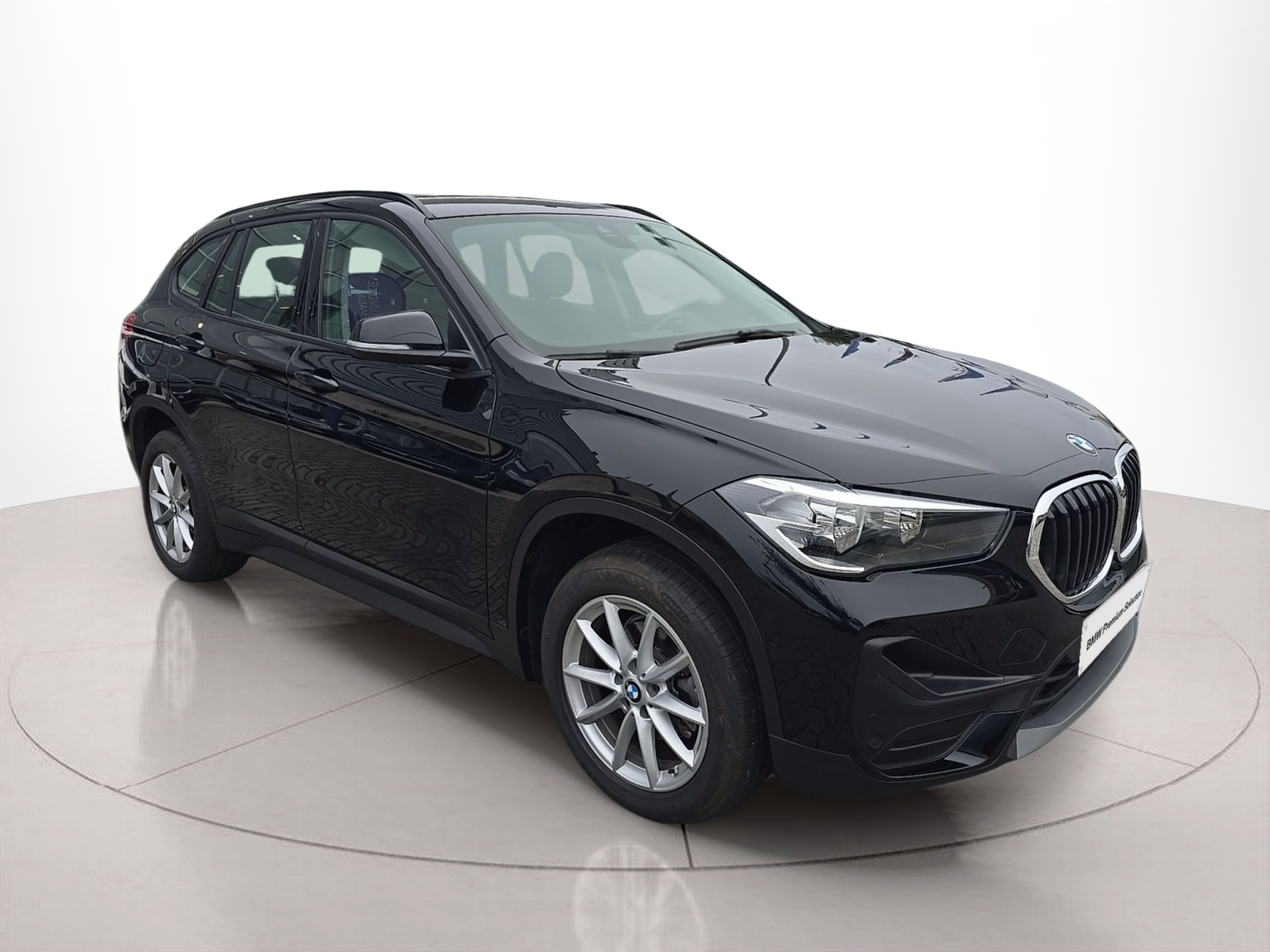BMW X1 sDrive16d color Negro. Año 2019. 85KW(116CV). Diesel. En concesionario Caetano Baviera Santa Maria da Feira de Santa Maria da Feira