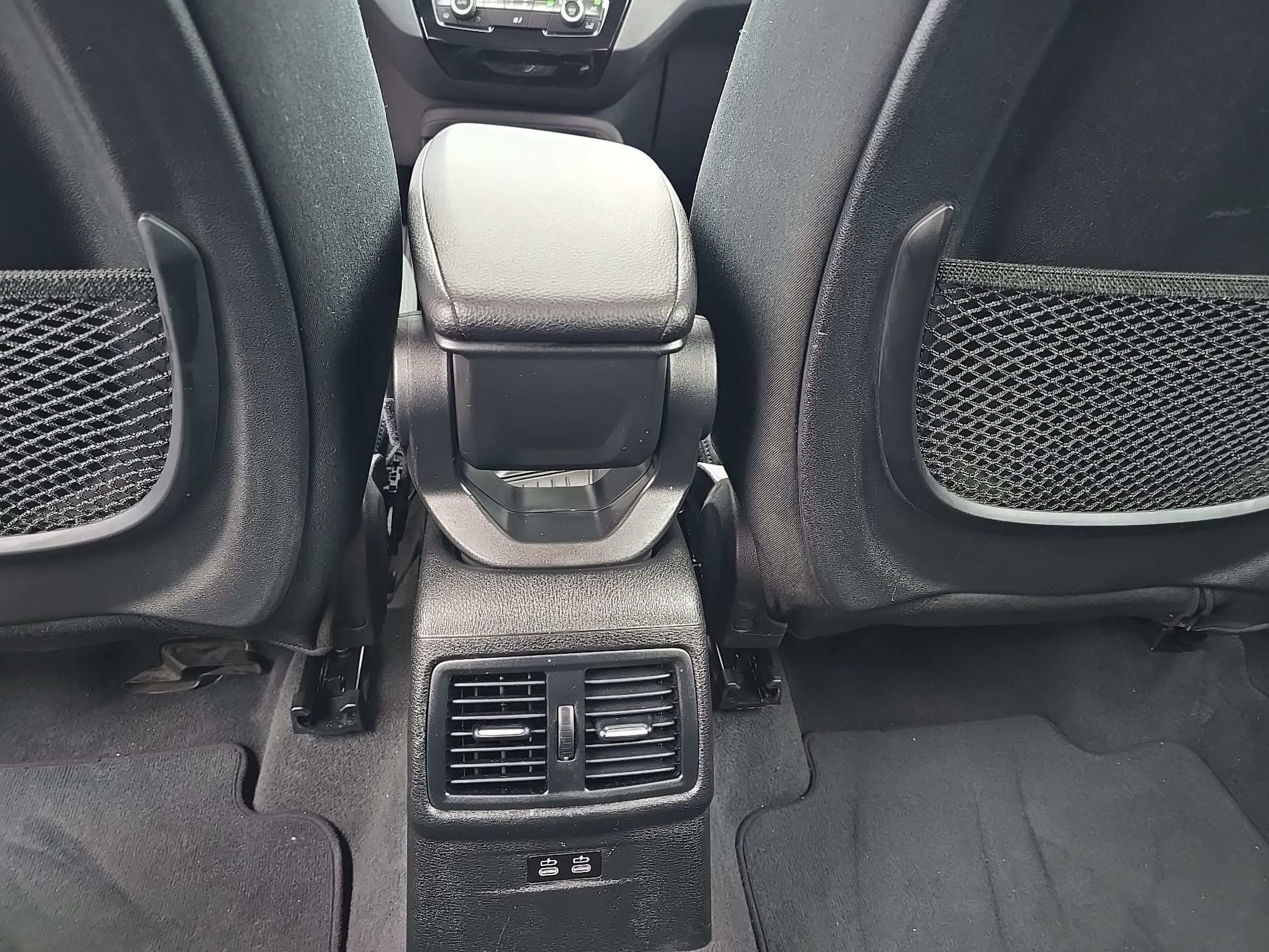 BMW X1 sDrive16d color Negro. Año 2019. 85KW(116CV). Diesel. En concesionario Caetano Baviera Santa Maria da Feira de Santa Maria da Feira