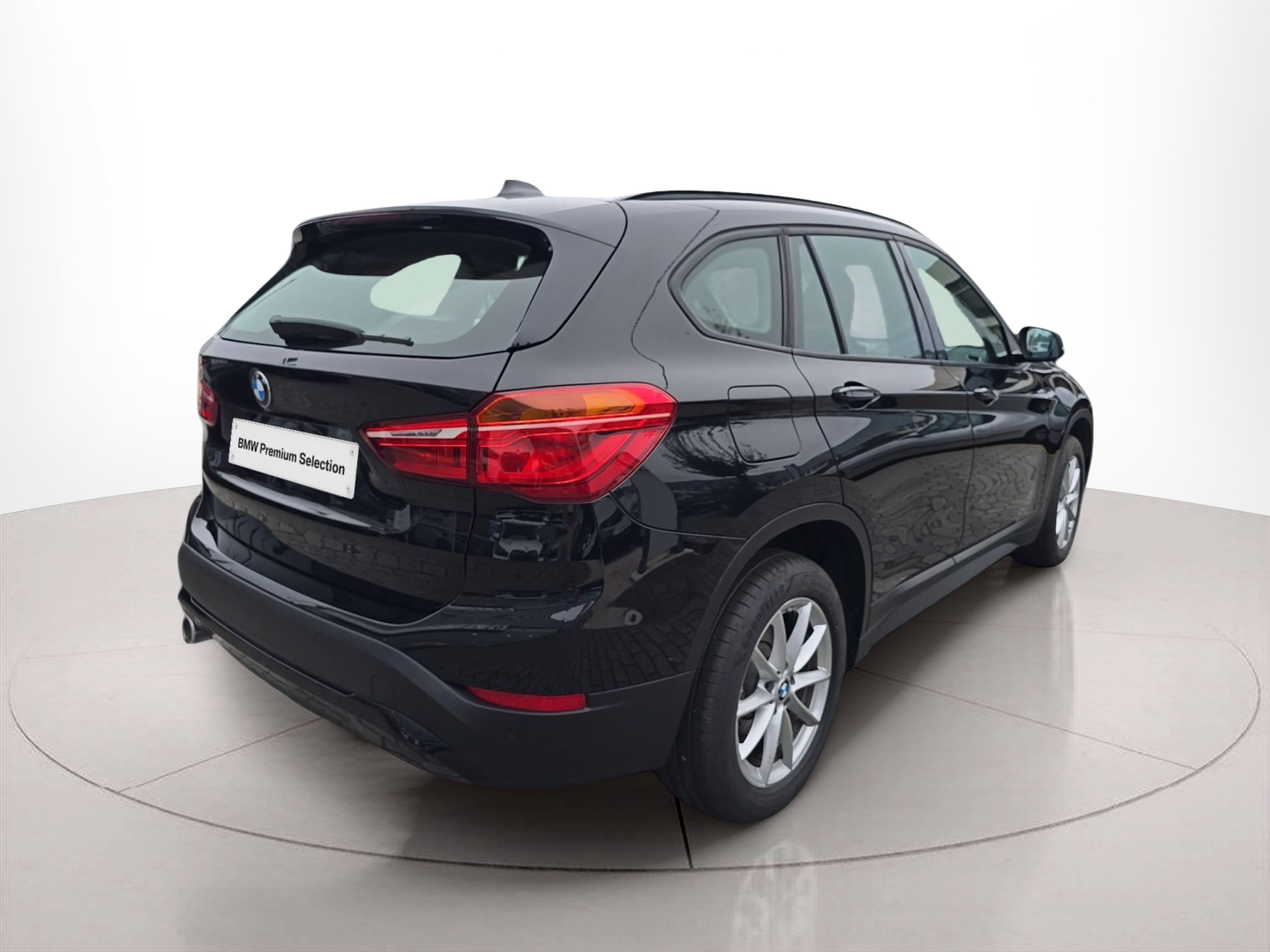 BMW X1 sDrive16d color Negro. Año 2019. 85KW(116CV). Diesel. En concesionario Caetano Baviera Santa Maria da Feira de Santa Maria da Feira