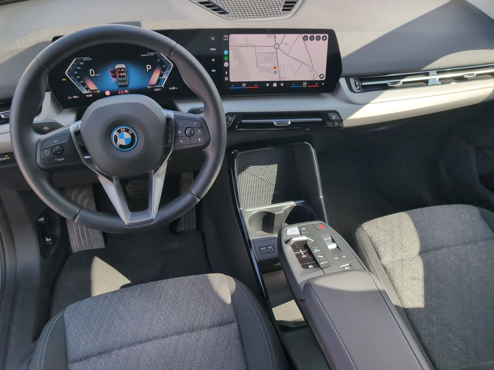 BMW iX1 eDrive20 color Verde. Año 2024. 150KW(204CV). Elétrico. En concesionario Caetano Baviera Aveiro de Aveiro